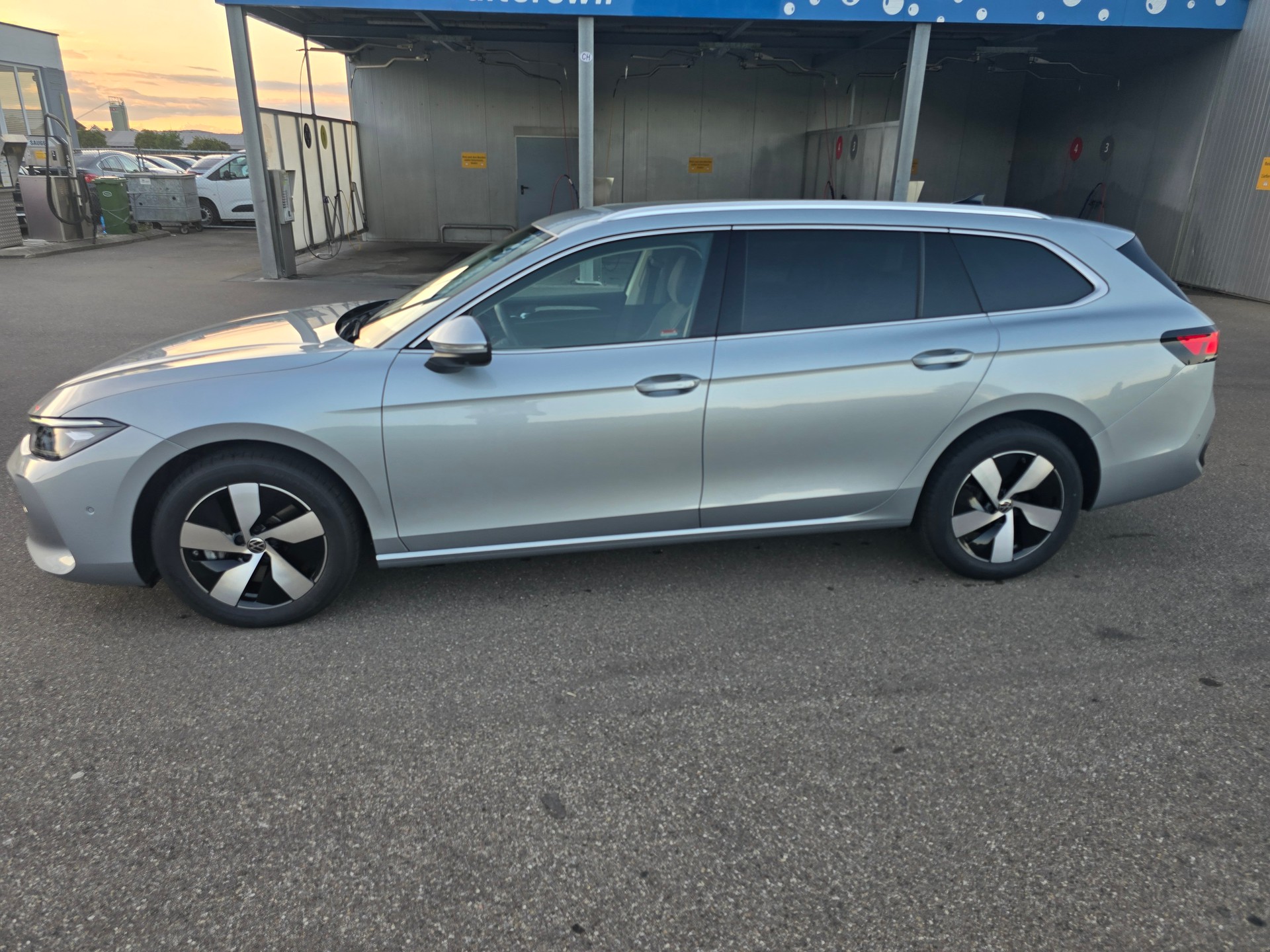 VW Passat Variant 2.0 TDI evo Business 4 Motion DSG-image-1
