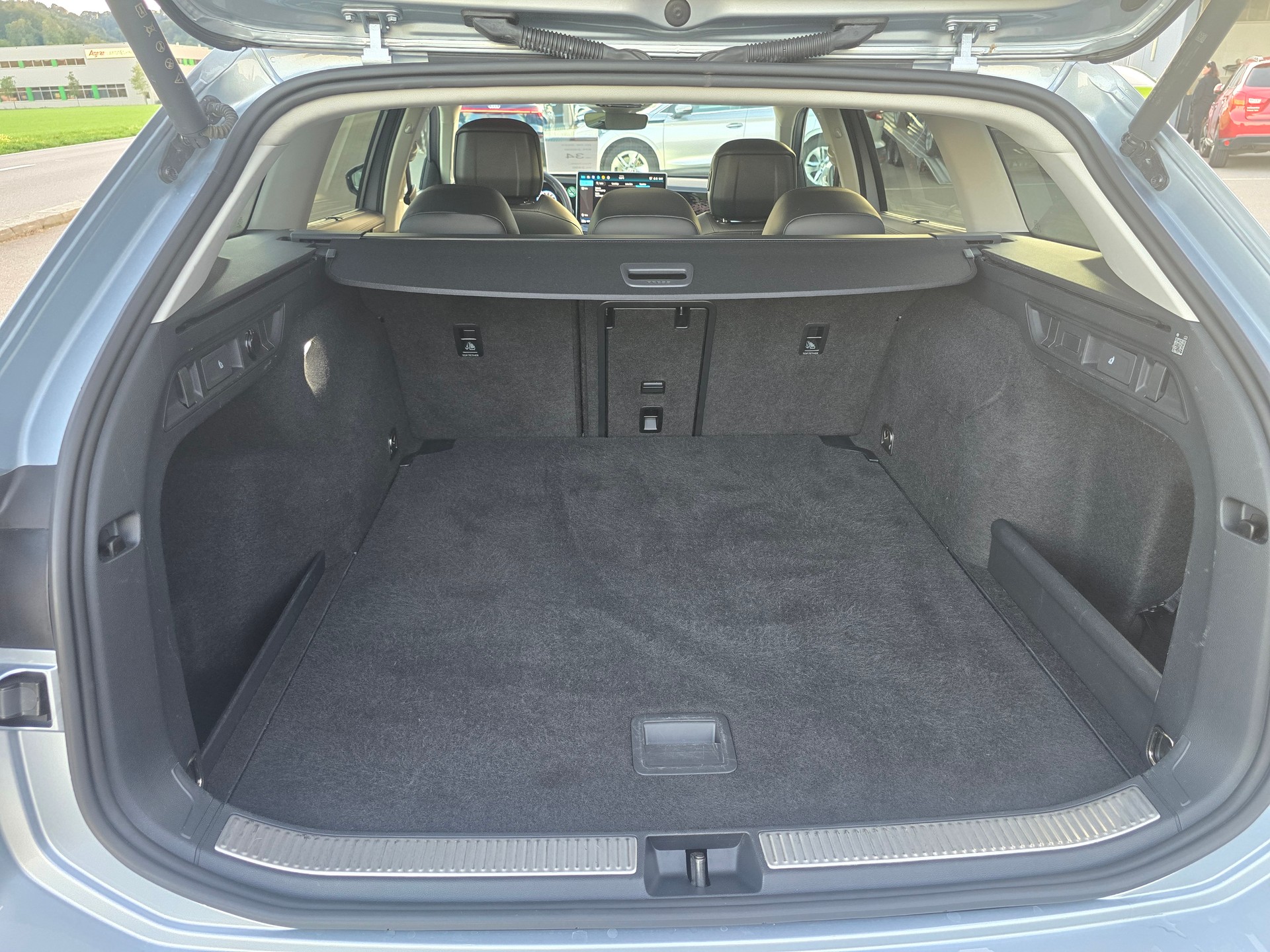 VW Passat Variant 2.0 TDI evo Business 4 Motion DSG-image-8