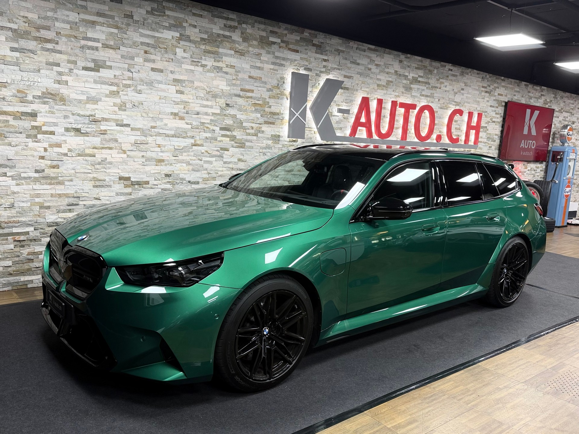 BMW M5 xDrive Touring // Isle of man // Bicolor // B&W-showroom-element-1