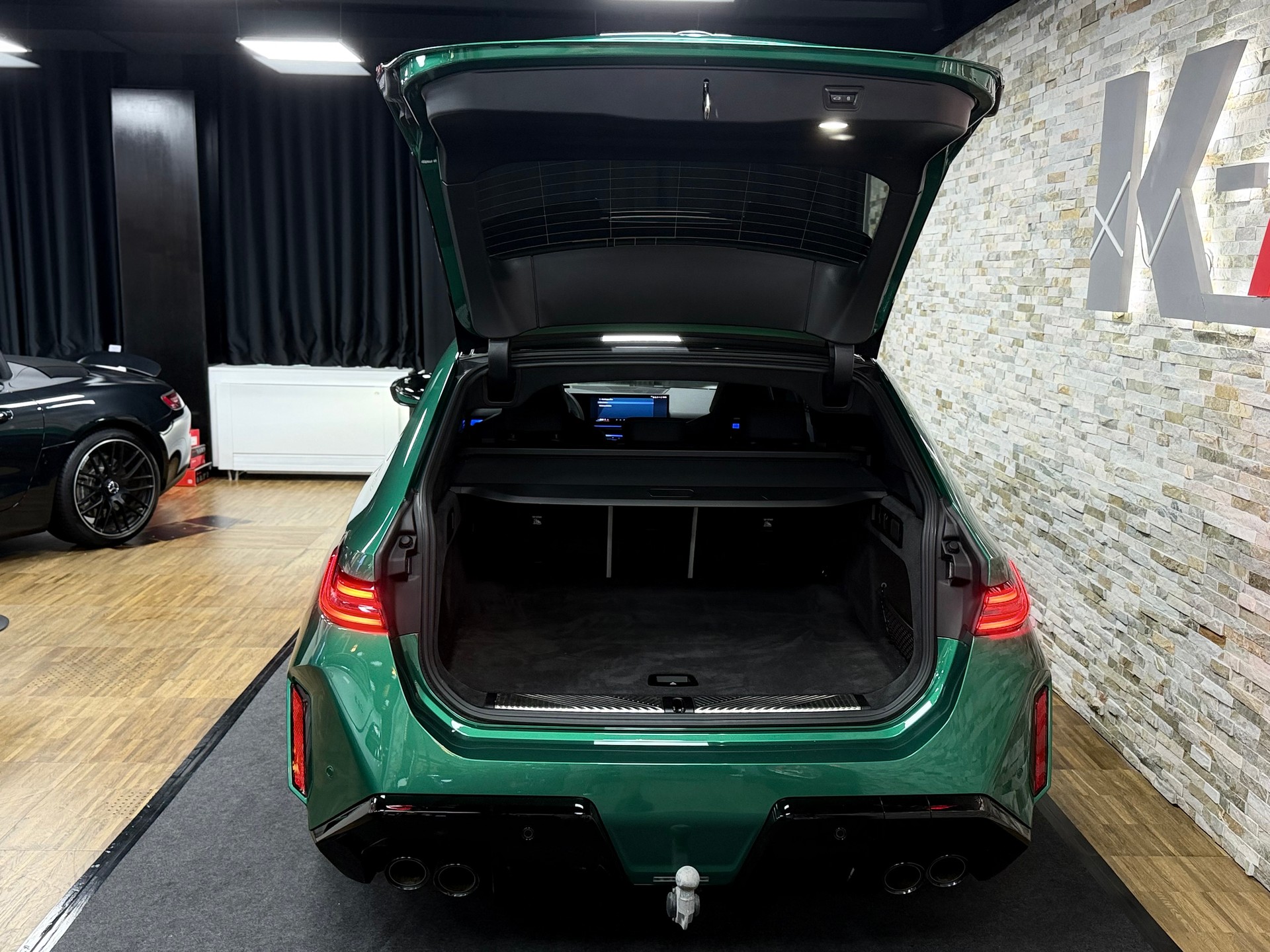 BMW M5 xDrive Touring // Isle of man // Bicolor // B&W-image-28