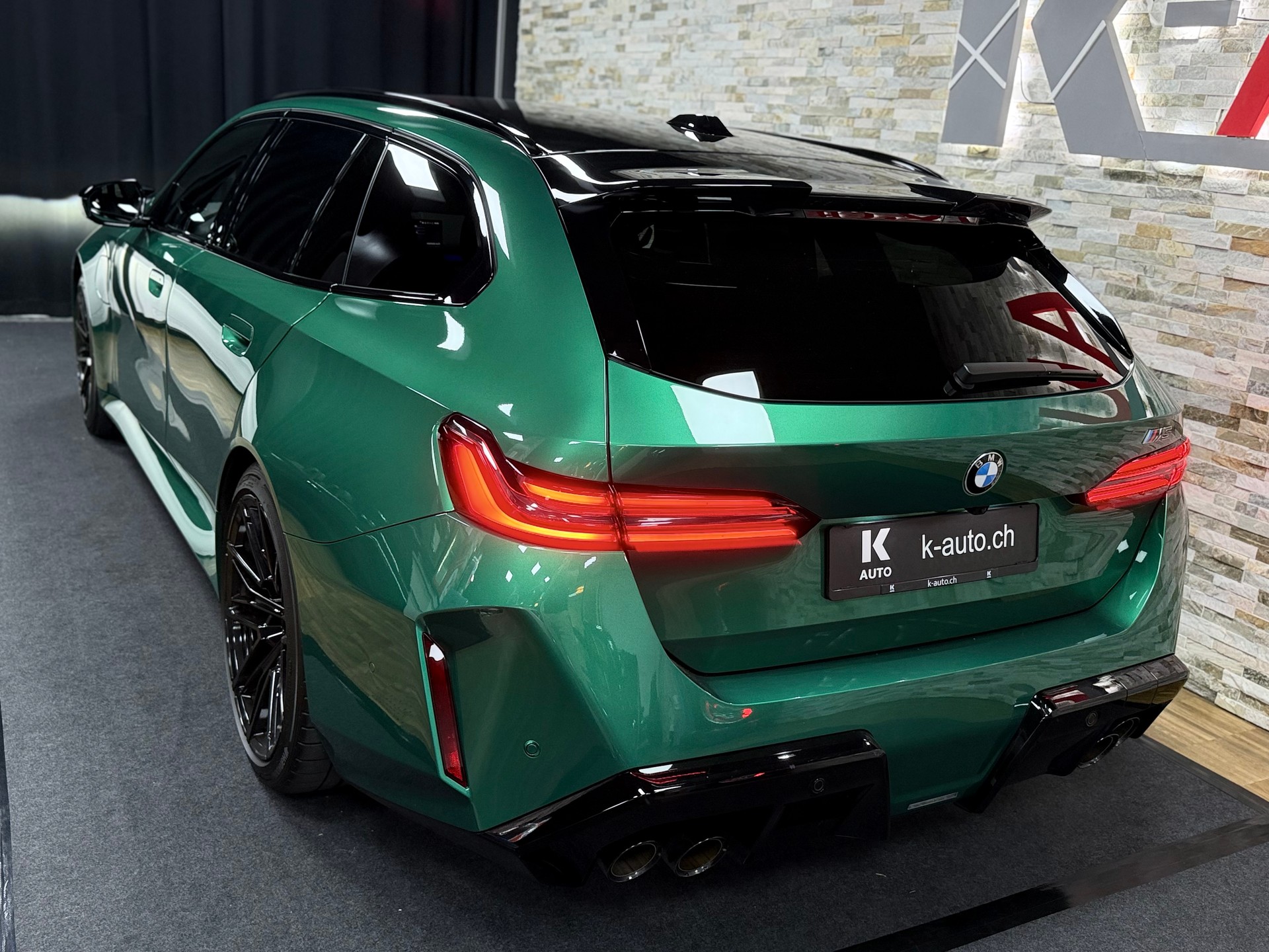 BMW M5 xDrive Touring // Isle of man // Bicolor // B&W-showroom-element-3
