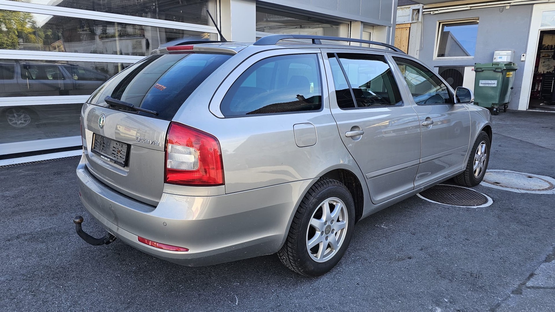 SKODA Octavia Combi 1.8 TSI Laurin & Klement DSG-image-5