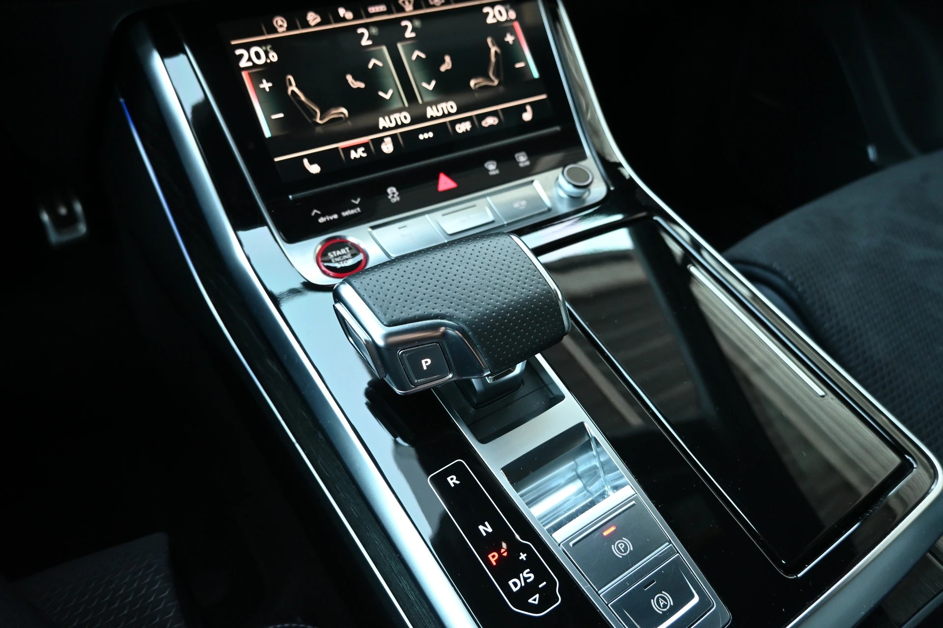 AUDI Q7 3.0 V6 55 TFSI S Line quattro tiptronic 7-Plätzer + AHK 3500kg-image-17