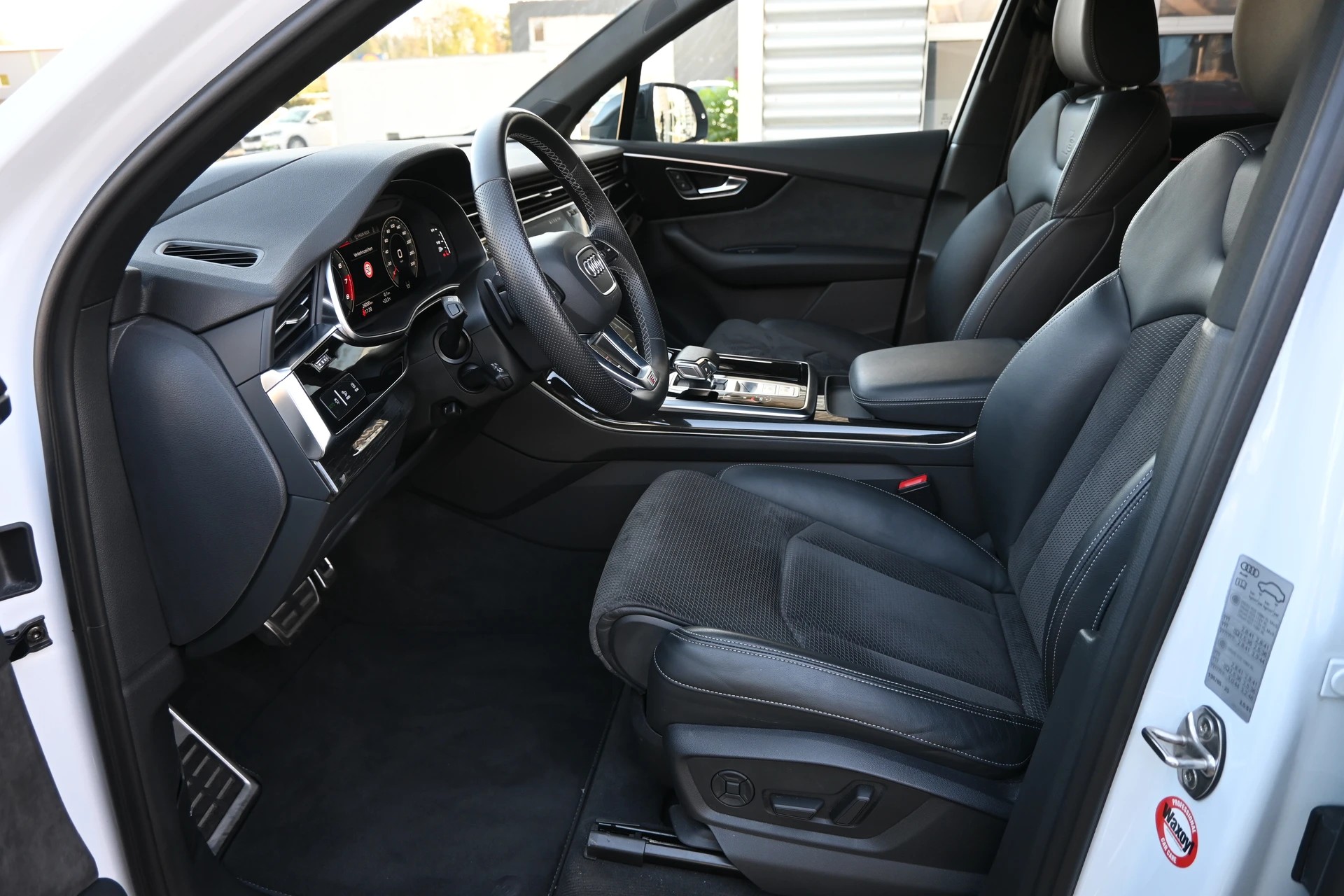 AUDI Q7 3.0 V6 55 TFSI S Line quattro tiptronic 7-Plätzer + AHK 3500kg-image-11