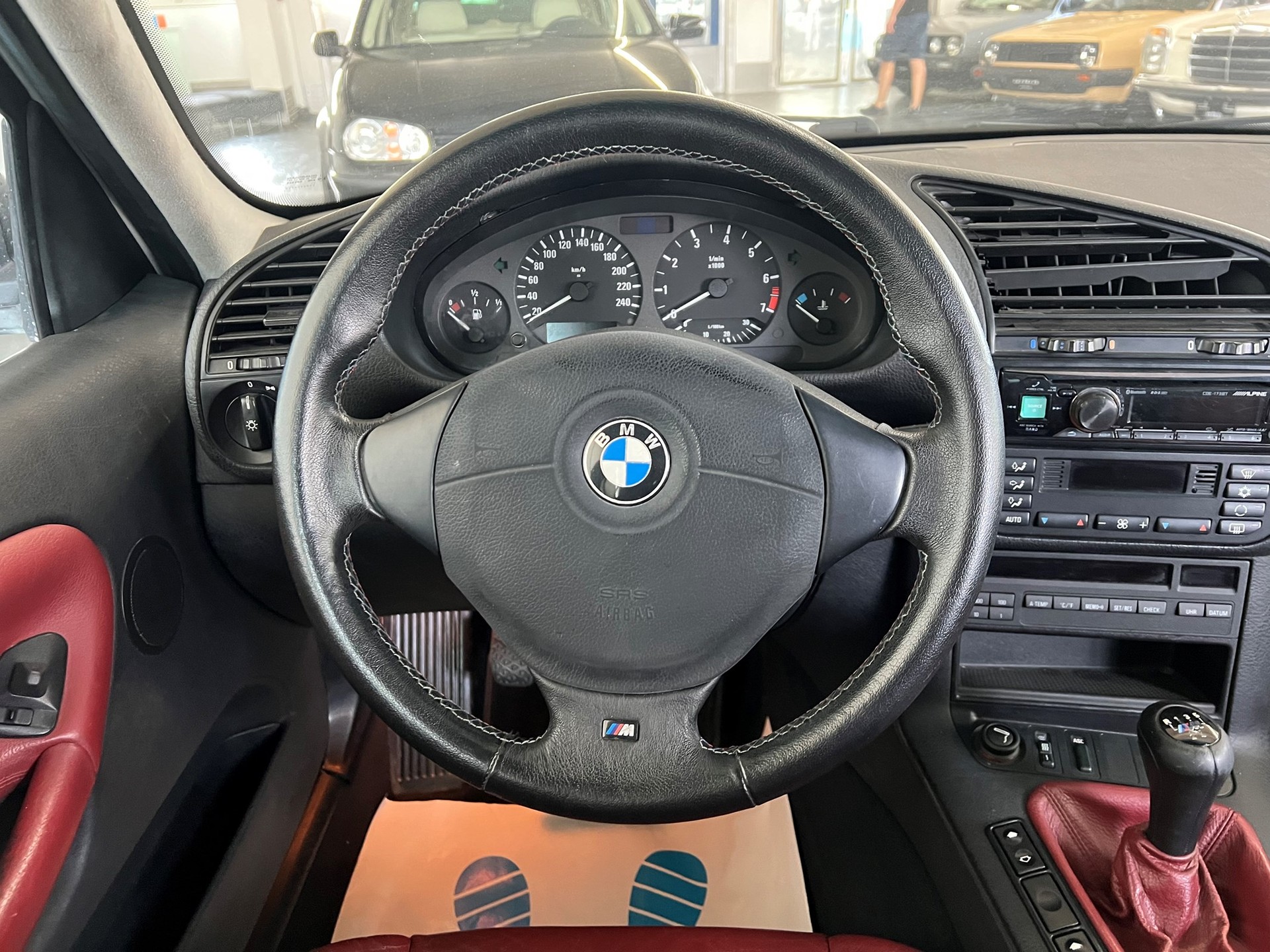 BMW 323i Sport Edition-image-18