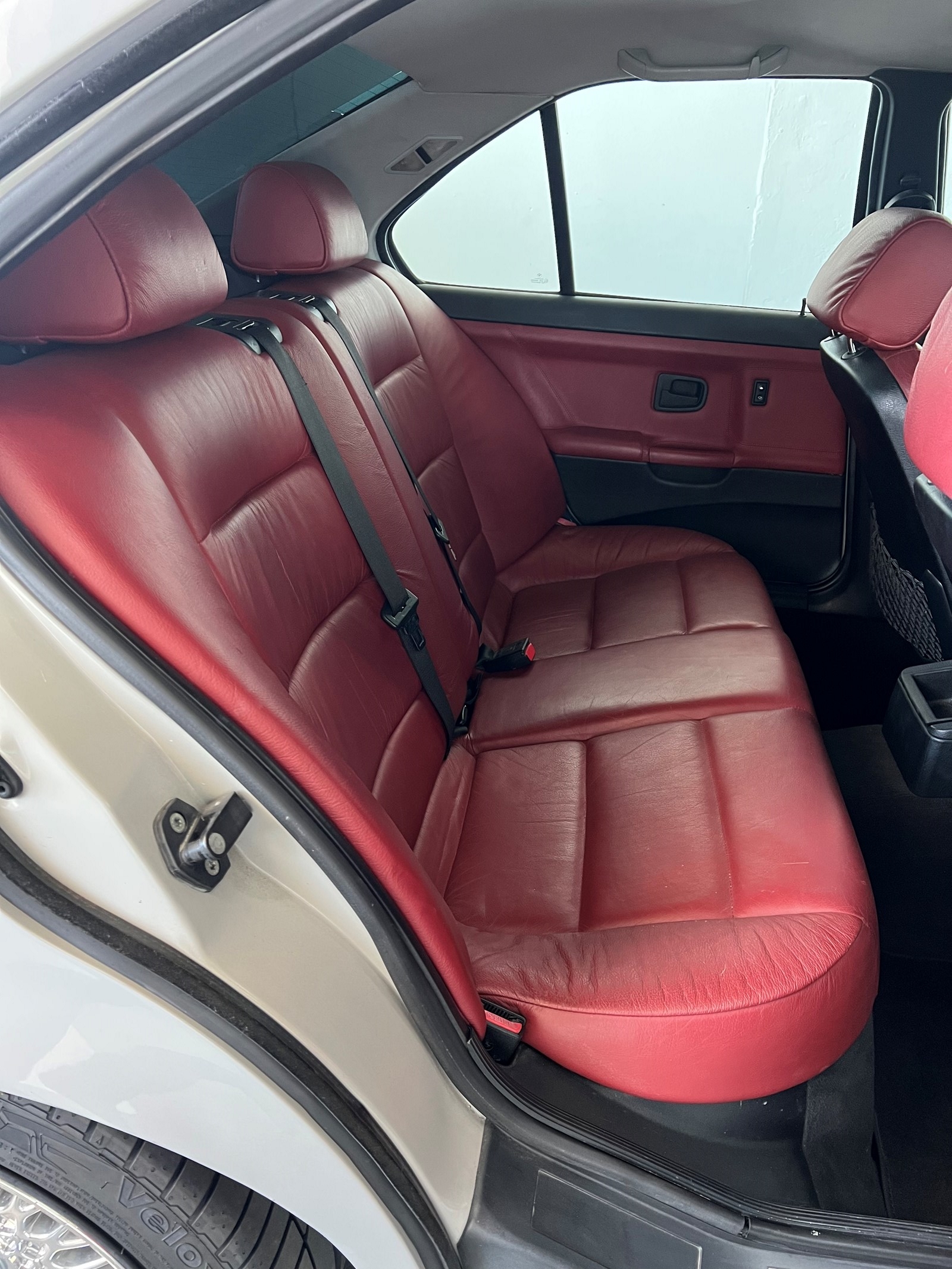BMW 323i Sport Edition-image-22