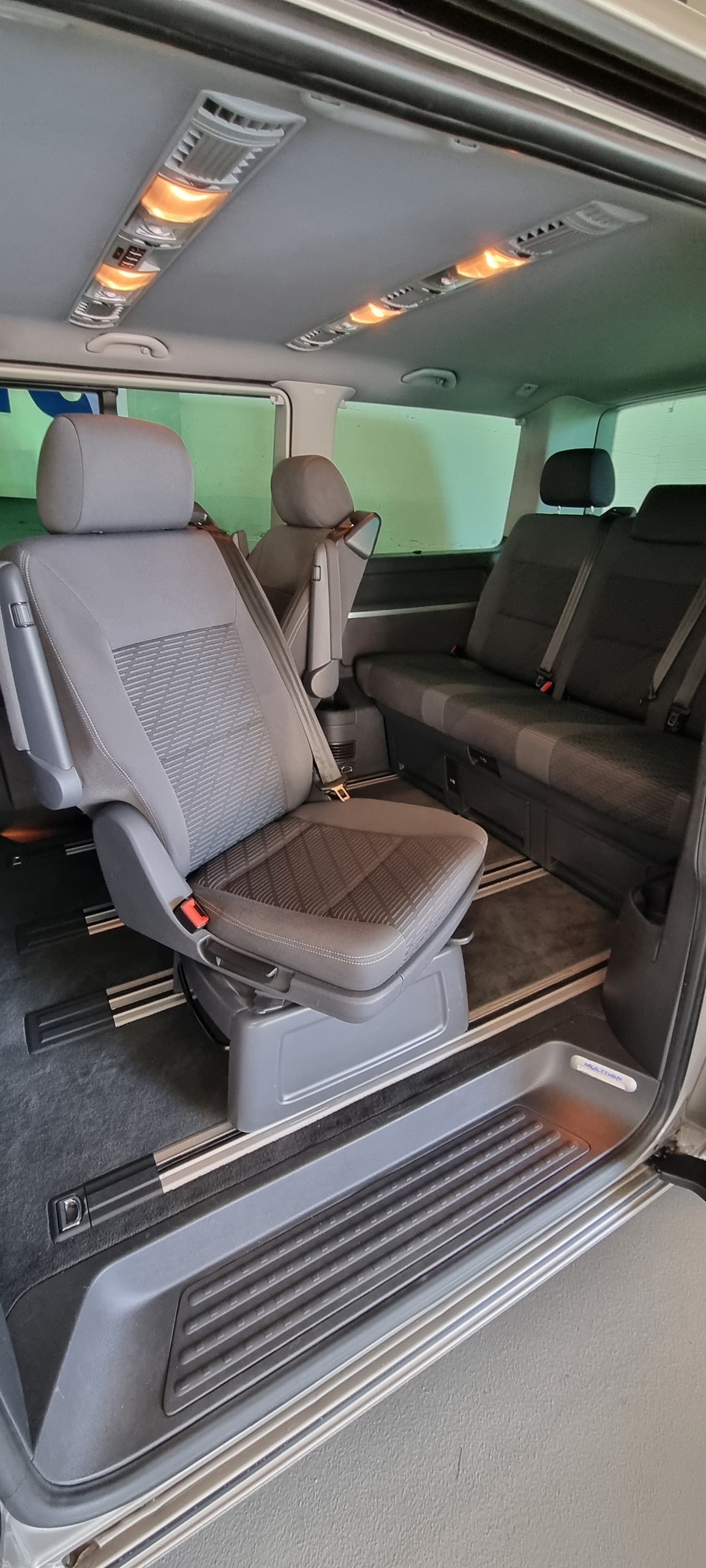 VW T5 Multivan 7.Pl. 2.0 Bi-TDI CR Comfortline DSG-image-9