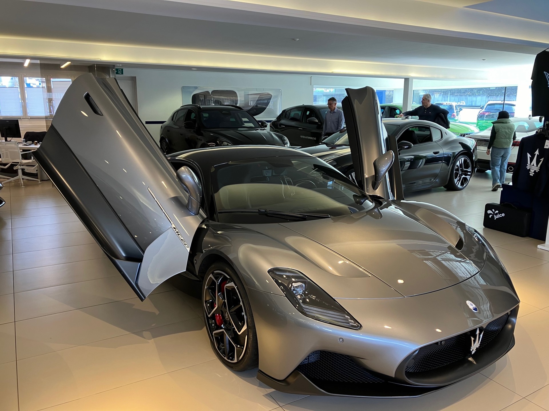 MASERATI MC 20-image-13