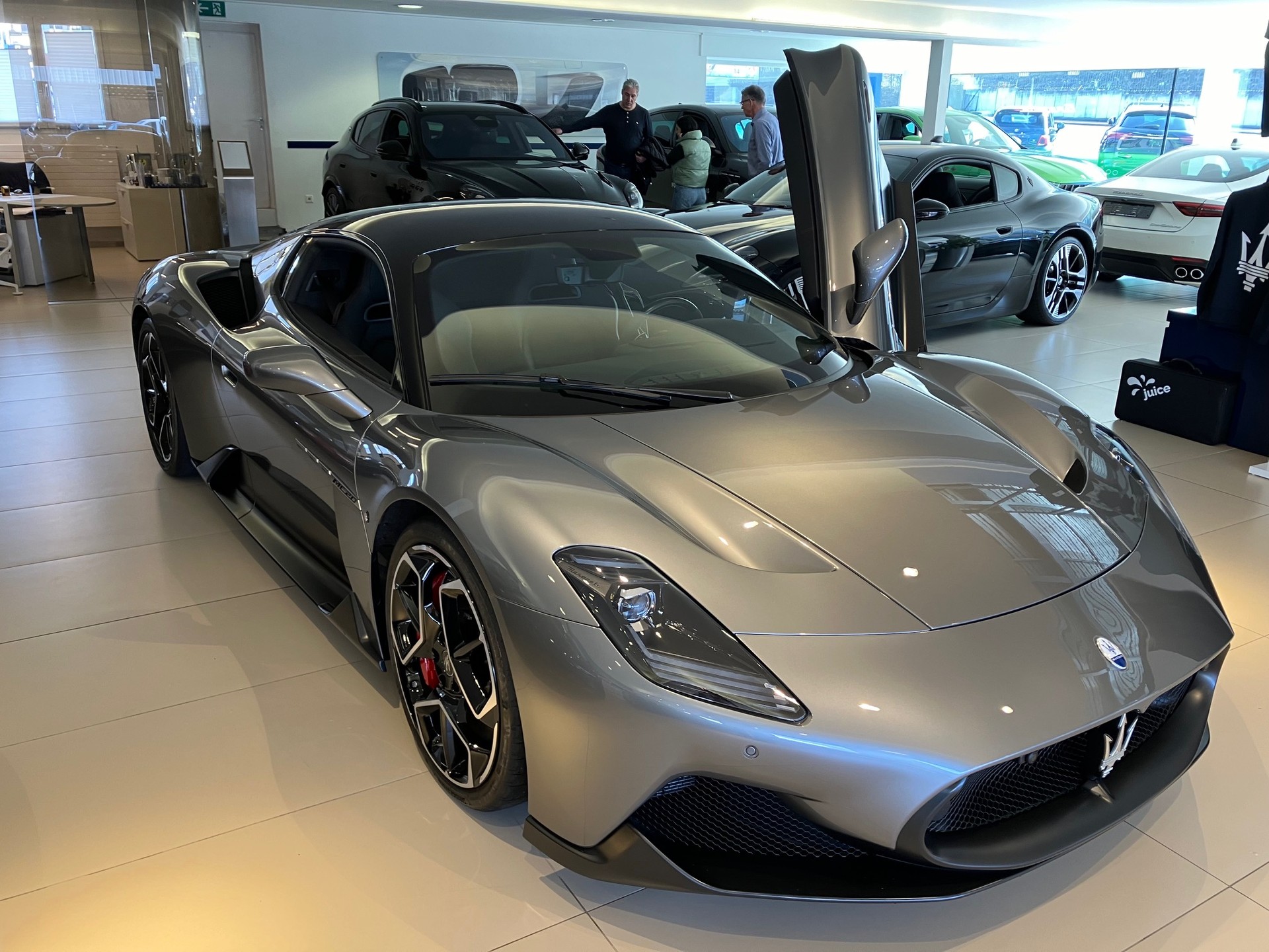 MASERATI MC 20-image-14