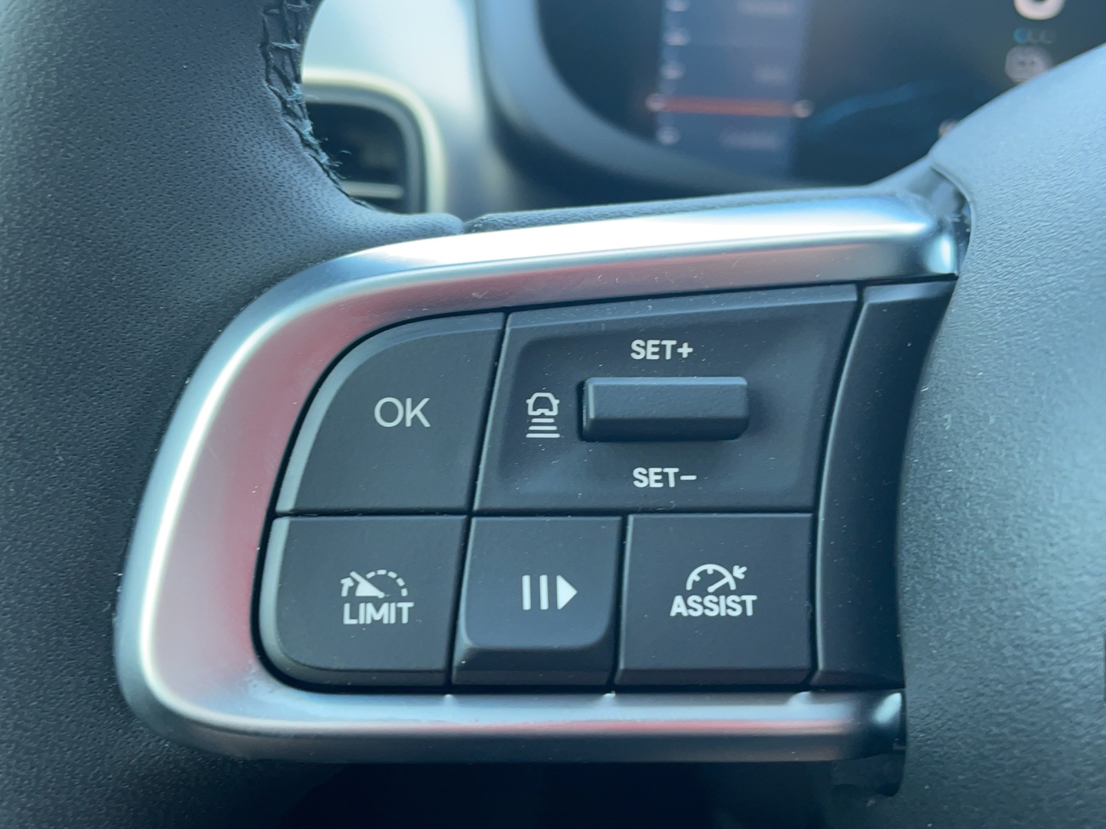 JEEP Avenger Altitude-image-14