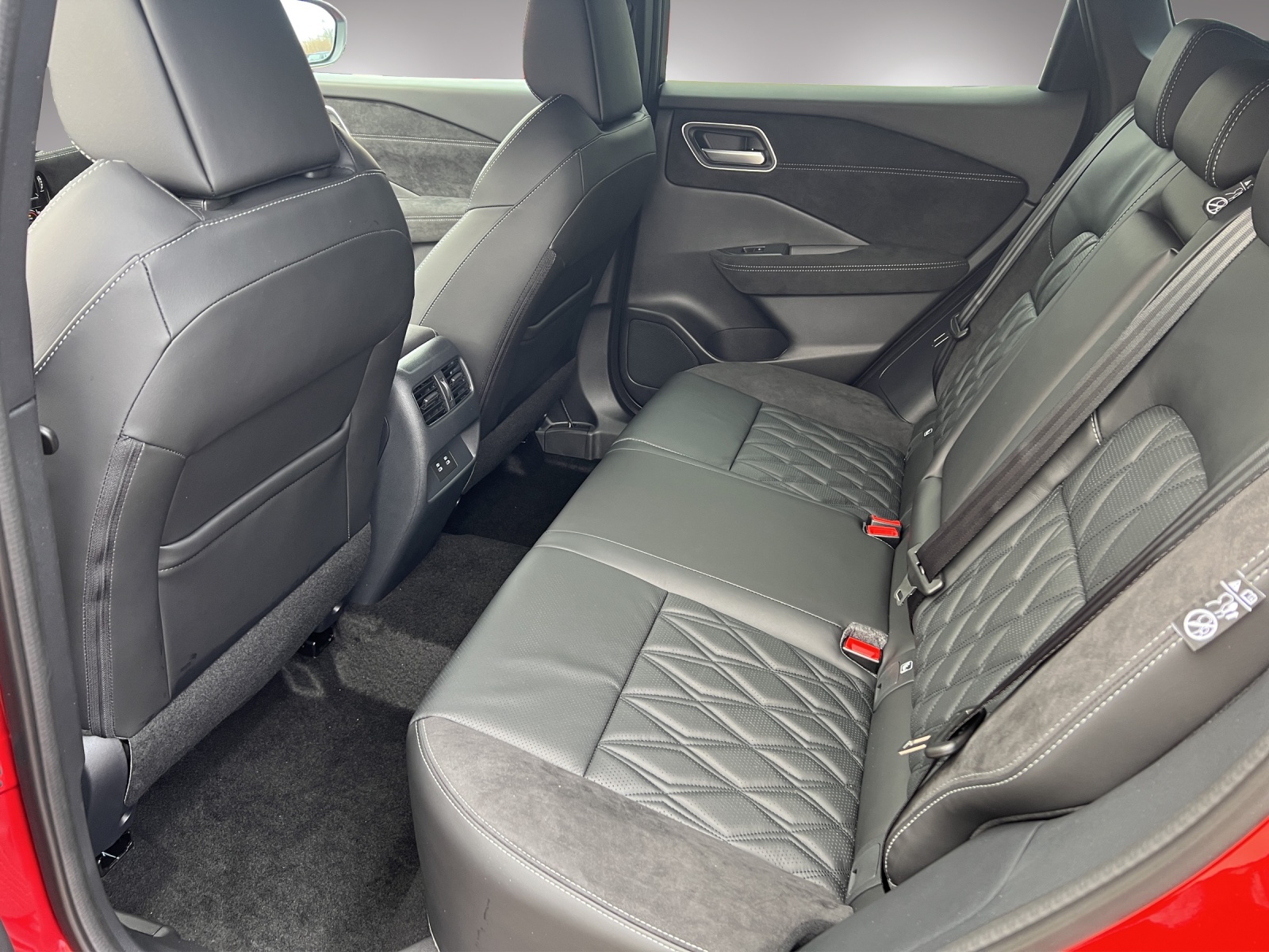 NISSAN Qashqai 1.5 VC-T Tekna+-image-6