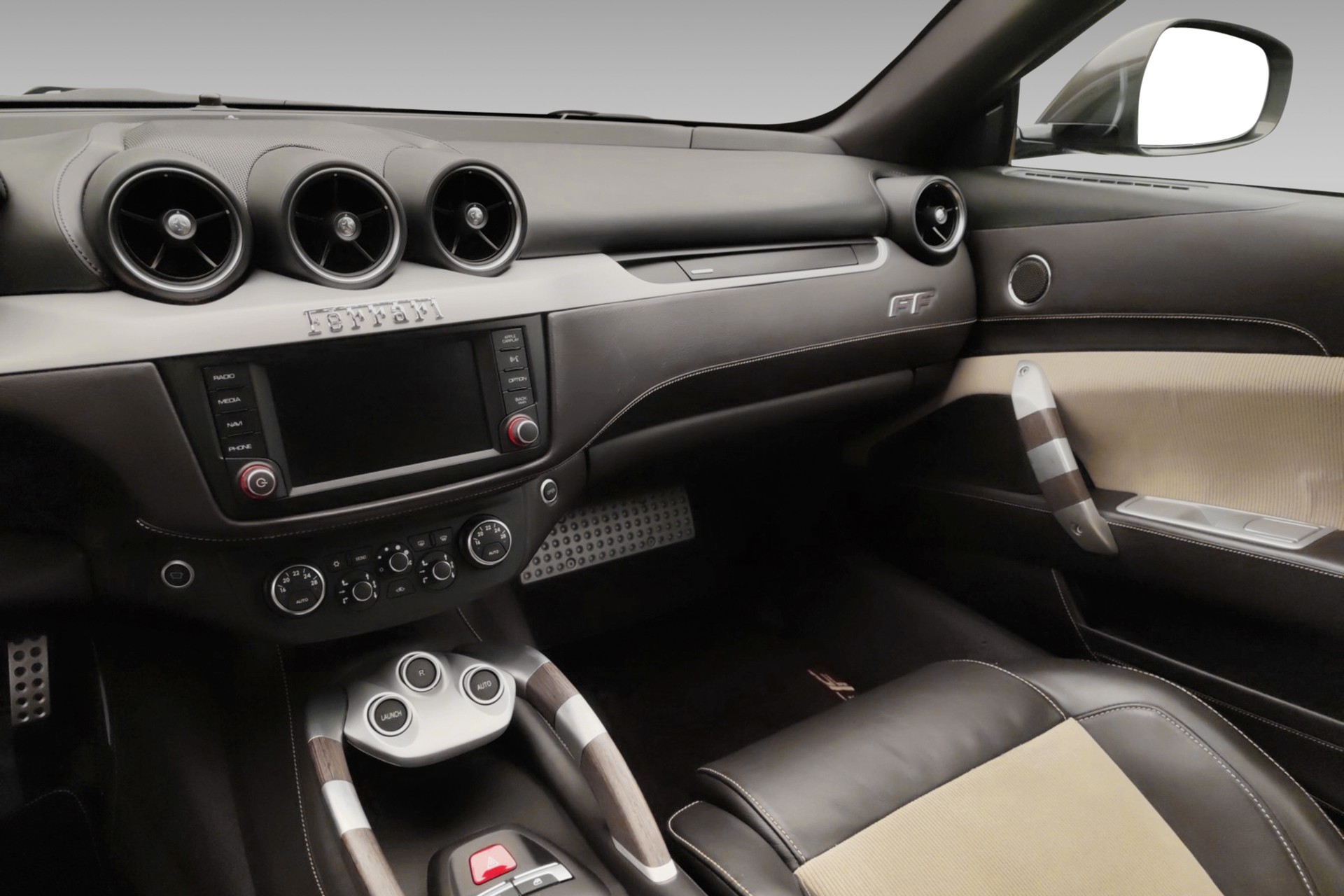 FERRARI FF-image-16