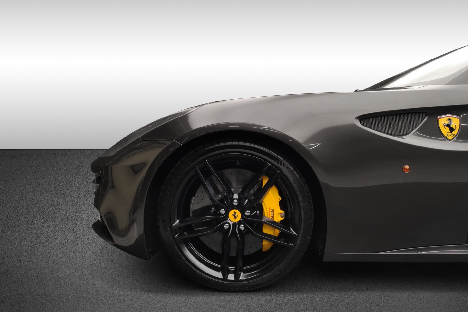 FERRARI FF-image-8