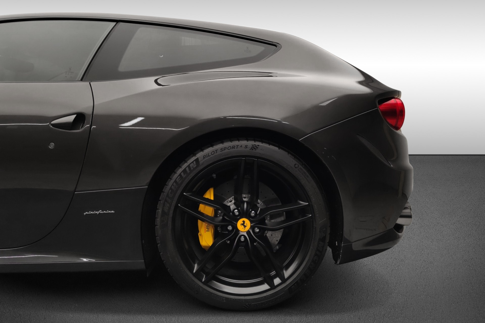 FERRARI FF-image-9