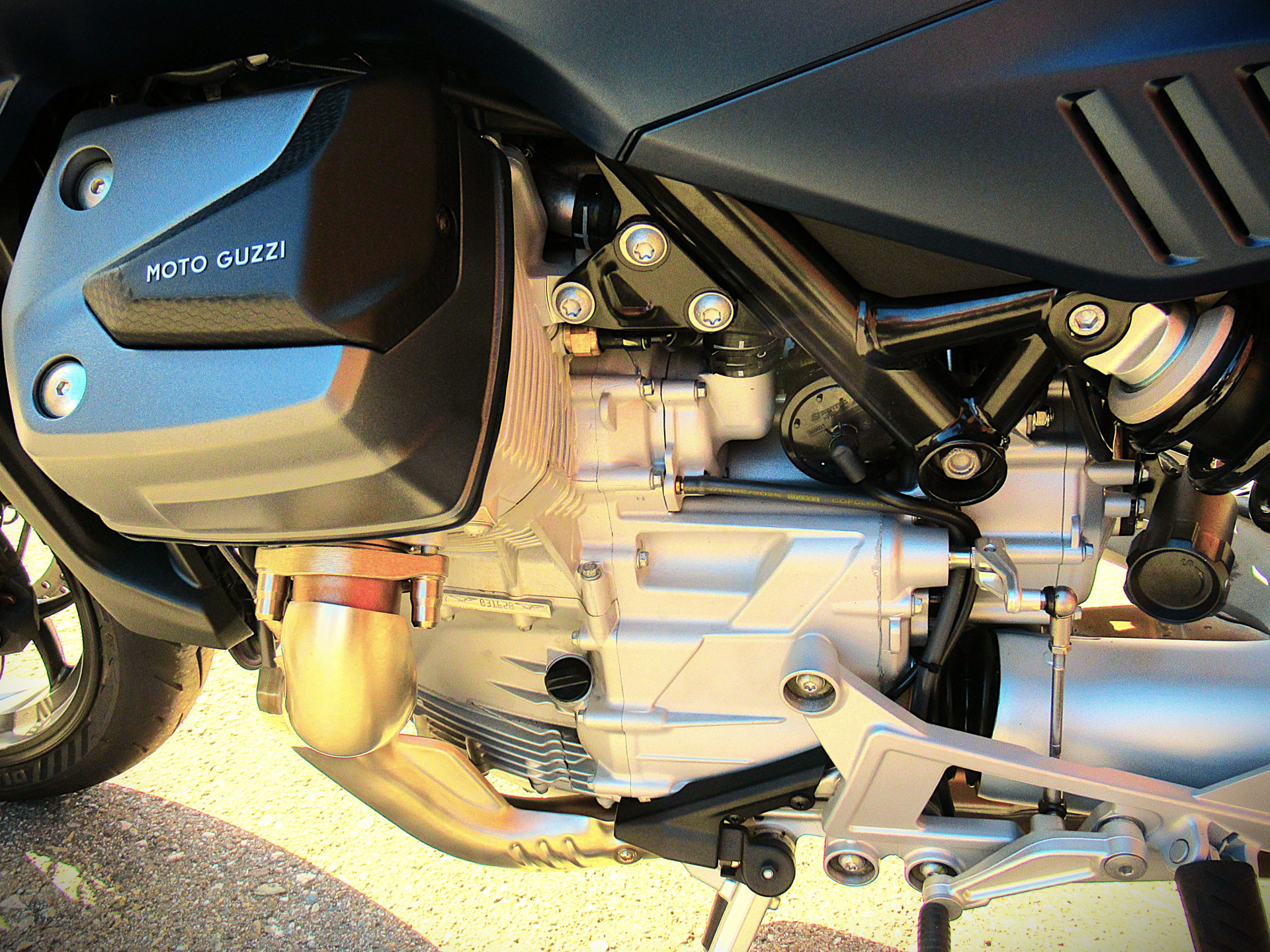 MOTO GUZZI V100 Mandello-image-5