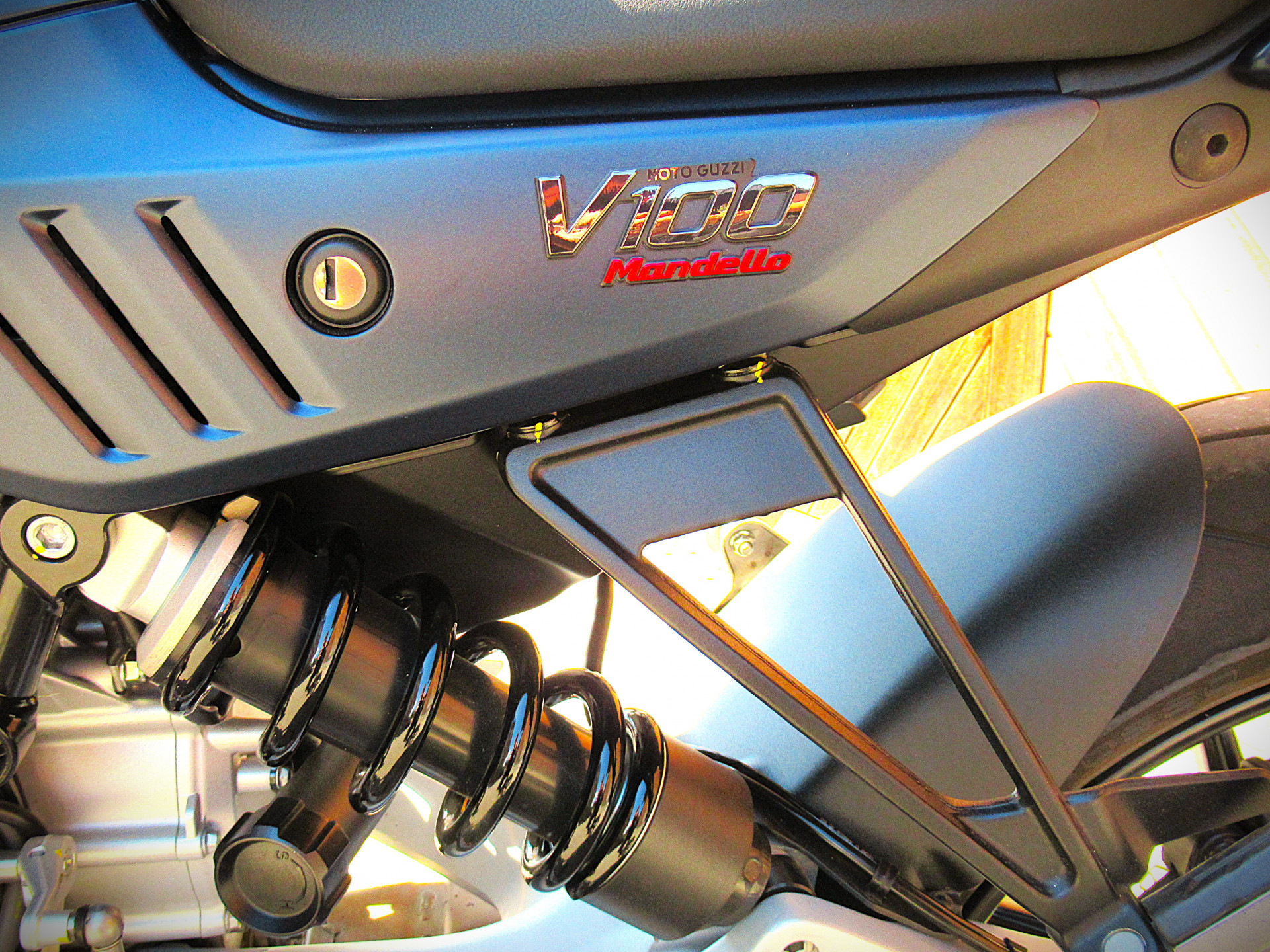 MOTO GUZZI V100 Mandello-image-3