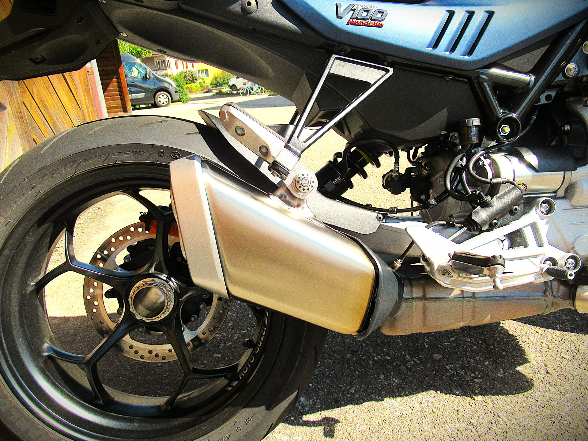 MOTO GUZZI V100 Mandello-image-6