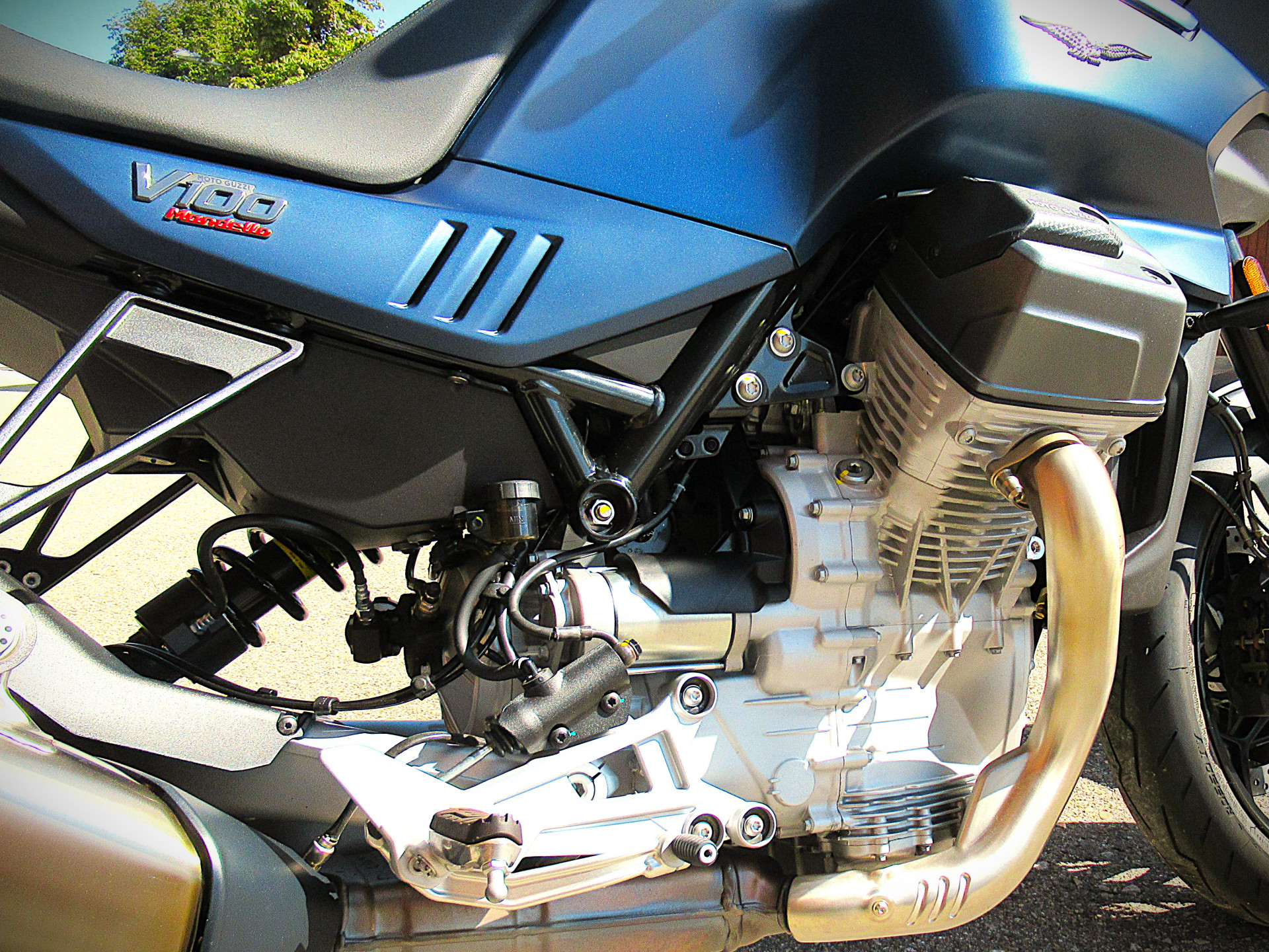MOTO GUZZI V100 Mandello-image-2