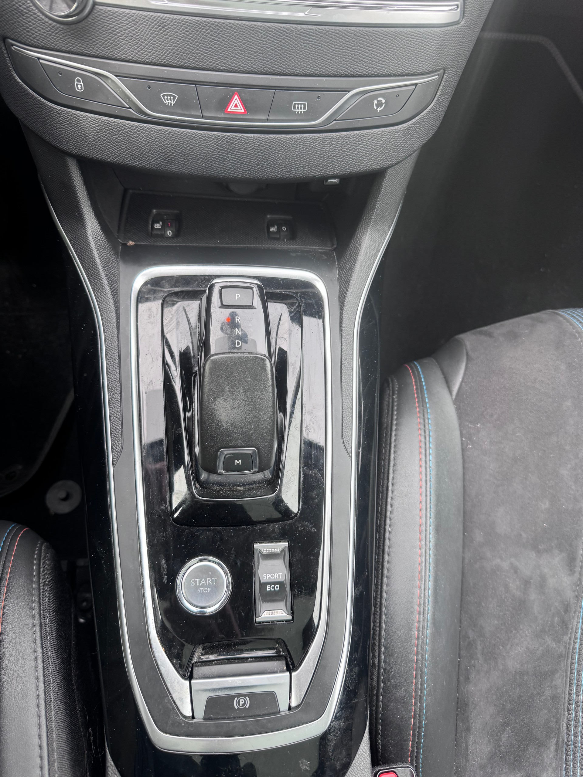 PEUGEOT 308 SW 1.2 Pure Tech Allure EAT8-image-3