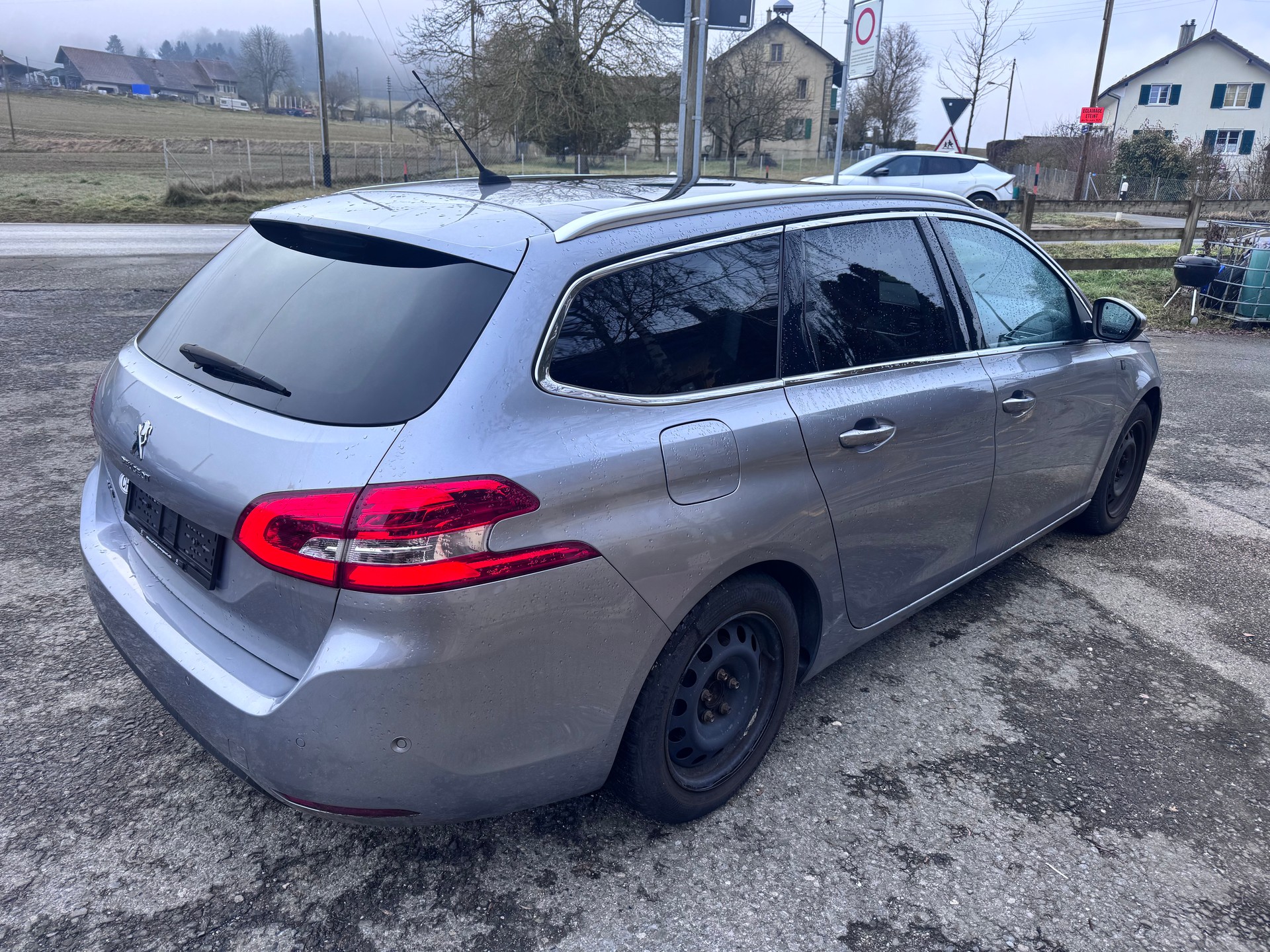 PEUGEOT 308 SW 1.2 Pure Tech Allure EAT8-image-5