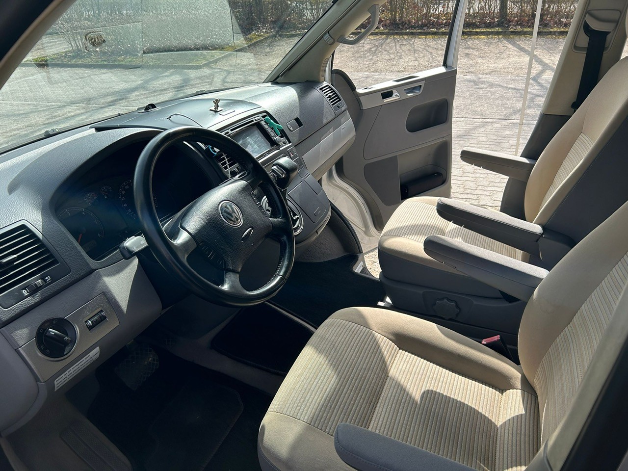 VW T5 Multivan California 2.5TDI-image-6