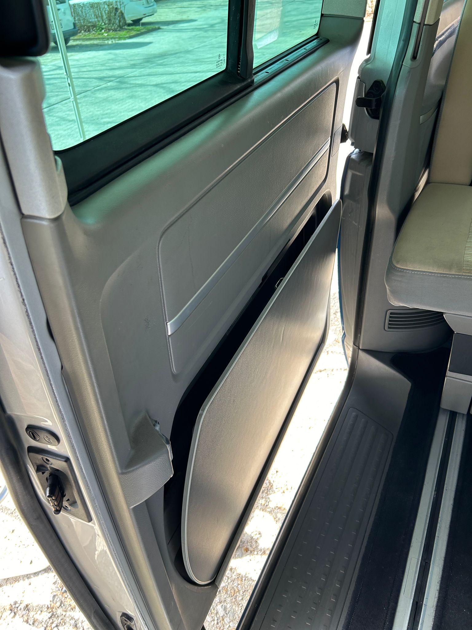 VW T5 Multivan California 2.5TDI-image-13