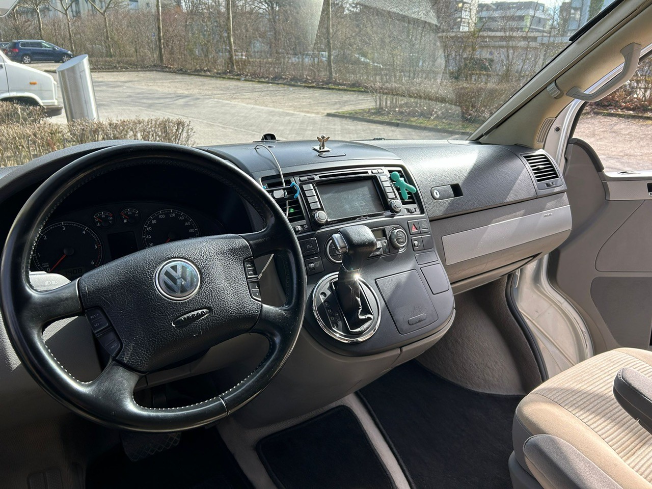 VW T5 Multivan California 2.5TDI-image-8