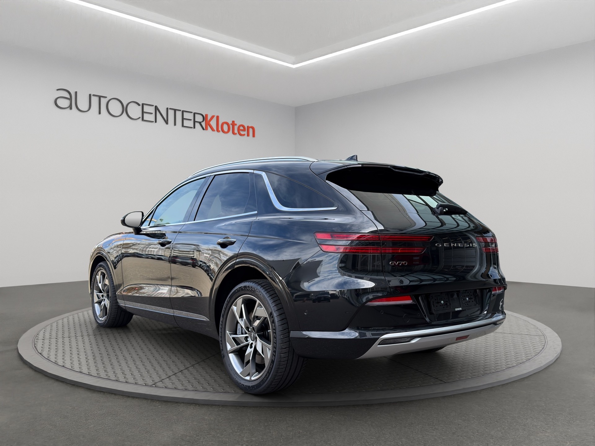 GENESIS GV70 Dual Motor Sport AWD-showroom-element-3