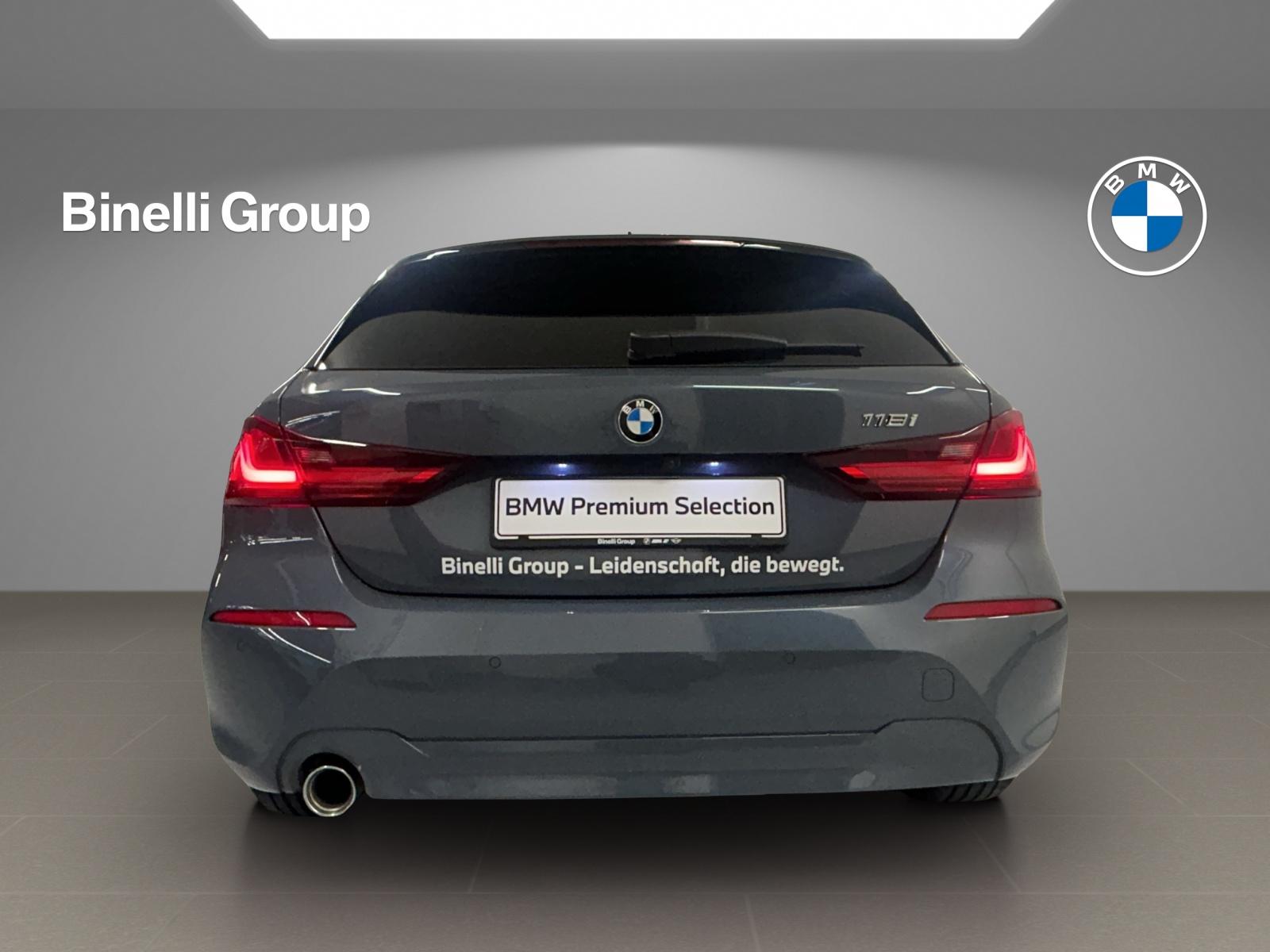 BMW 118i-showroom-element-3