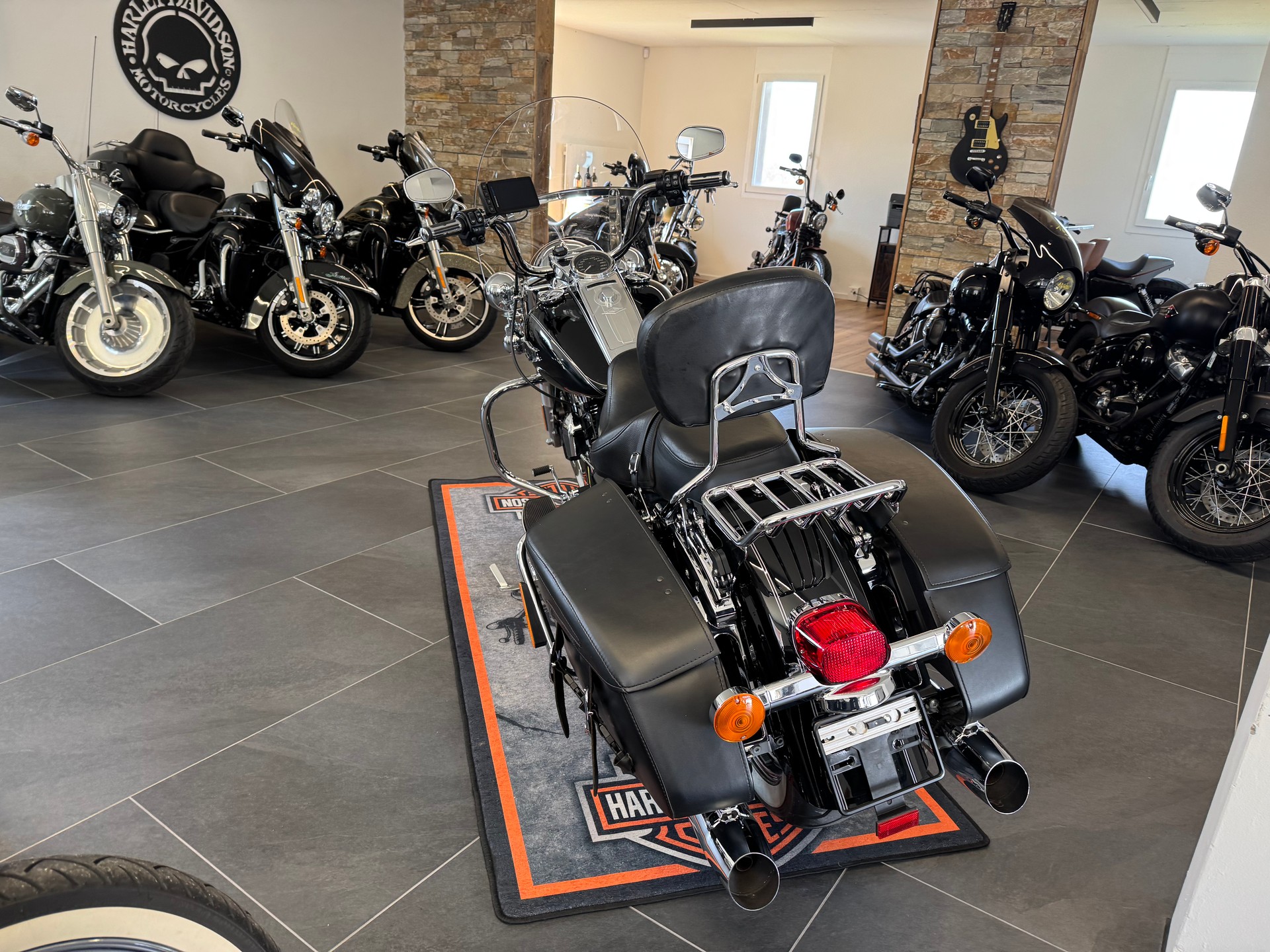 HARLEY-DAVIDSON FLHRC Road King Classic 103 ABS-image-6