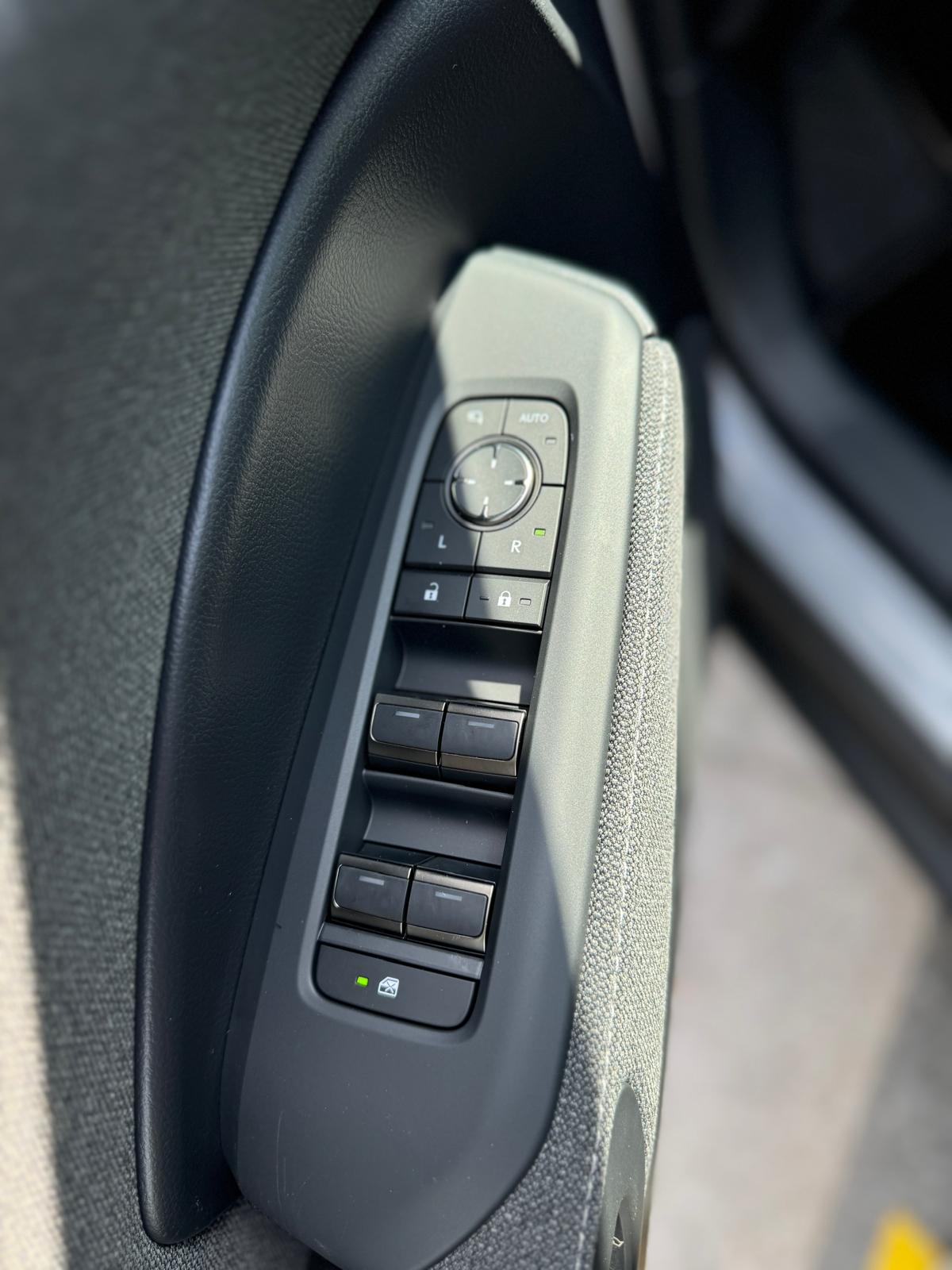 LEXUS LBX FWD Impression CVT-image-7