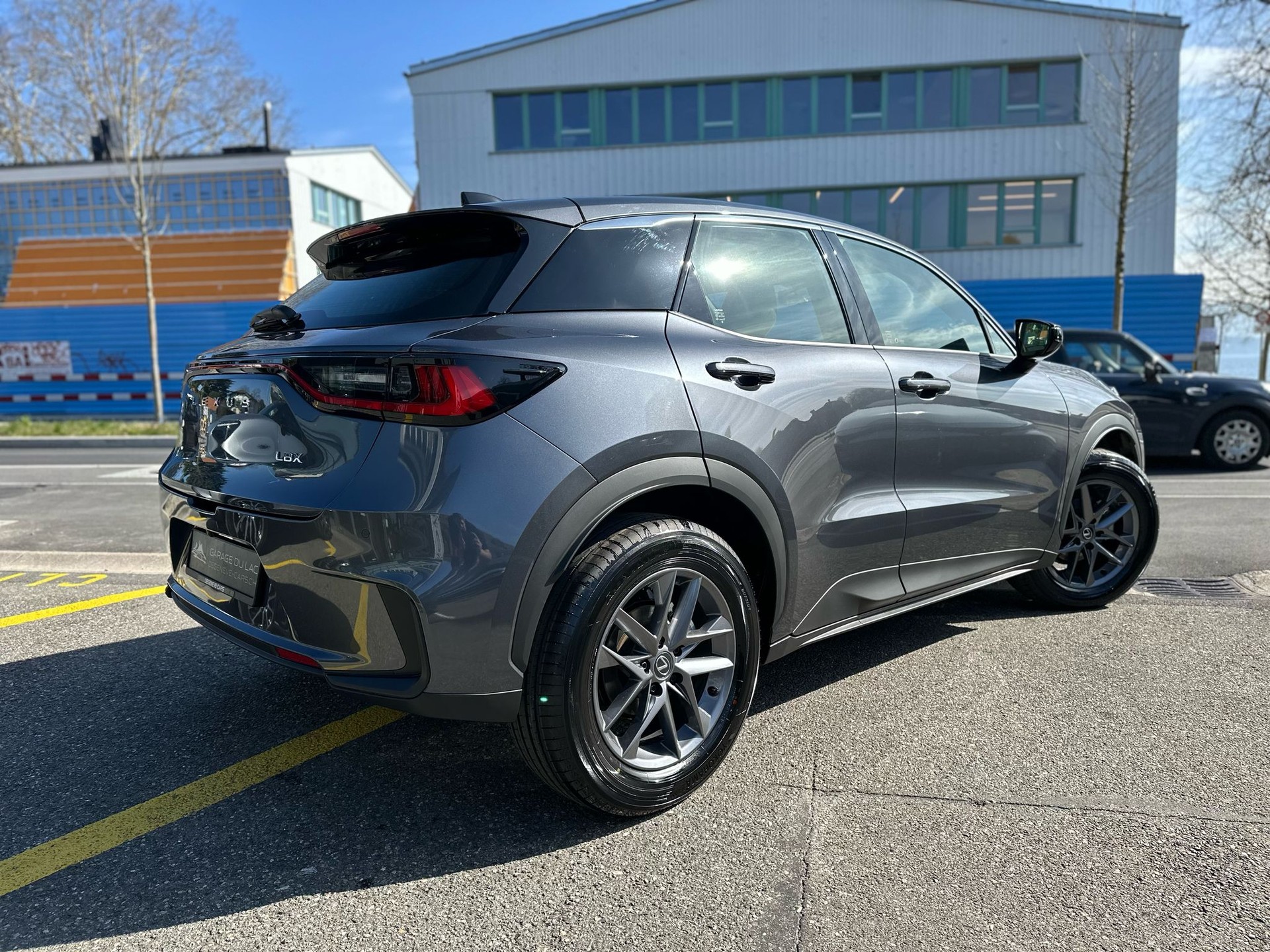 LEXUS LBX FWD Impression CVT-showroom-element-3