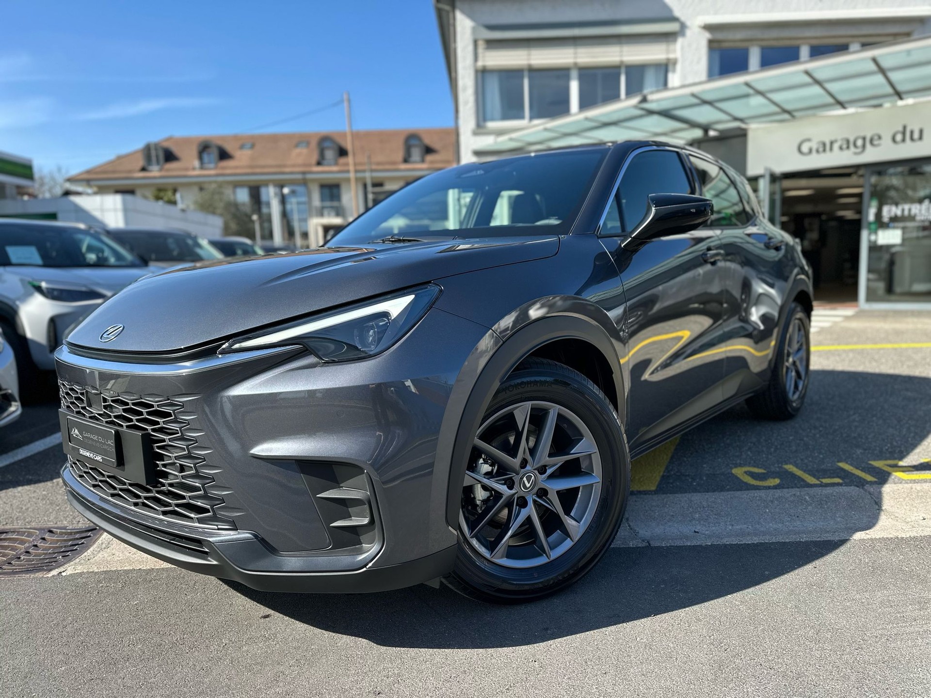 LEXUS LBX FWD Impression CVT-showroom-element-1