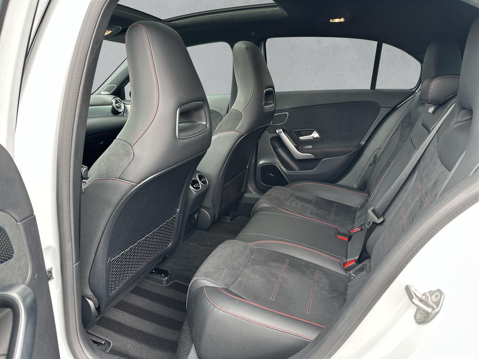 MERCEDES-BENZ A 250 e AMG Line (CH)-image-12
