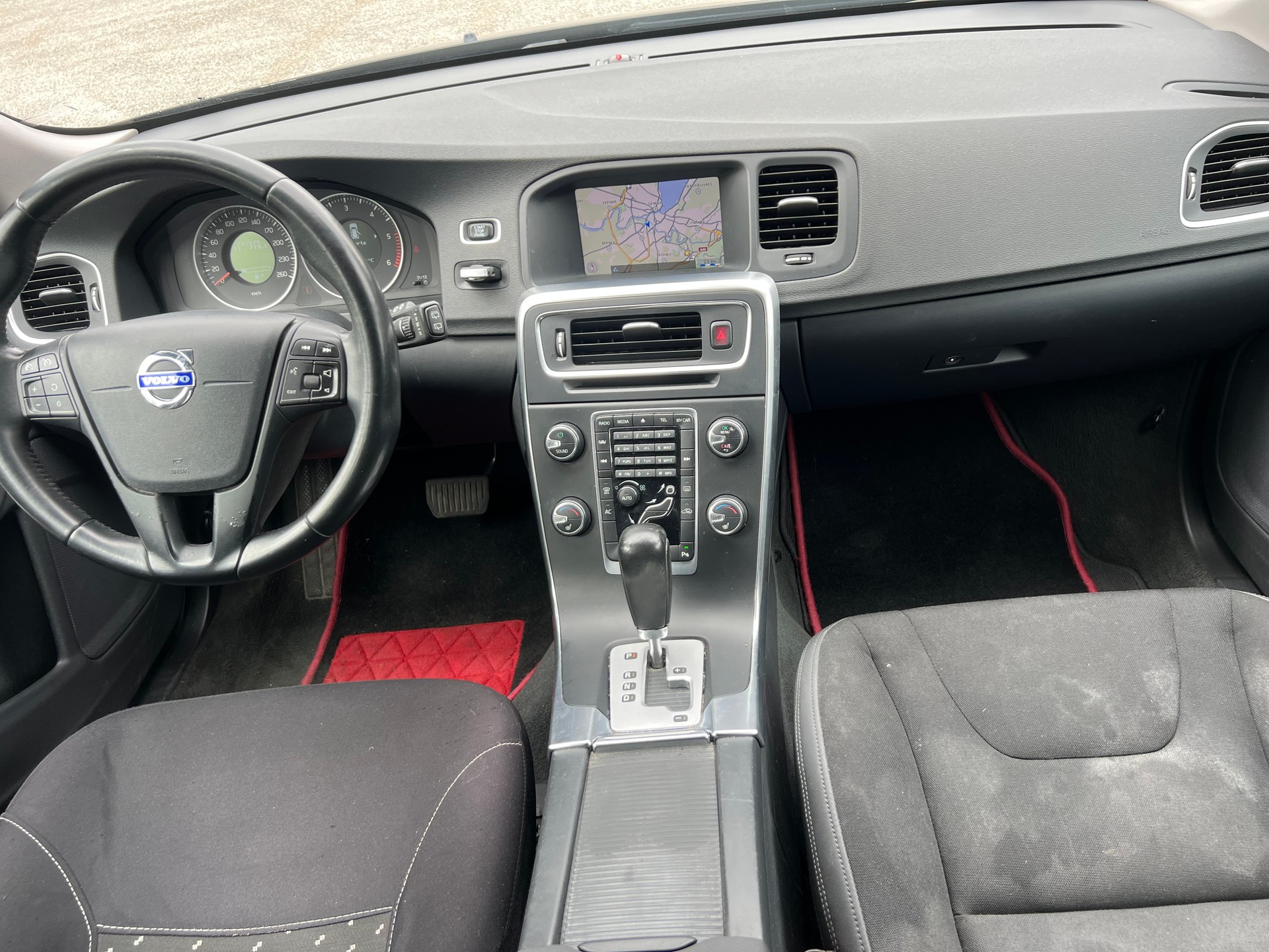 VOLVO V60 D3 Geartronic-image-11
