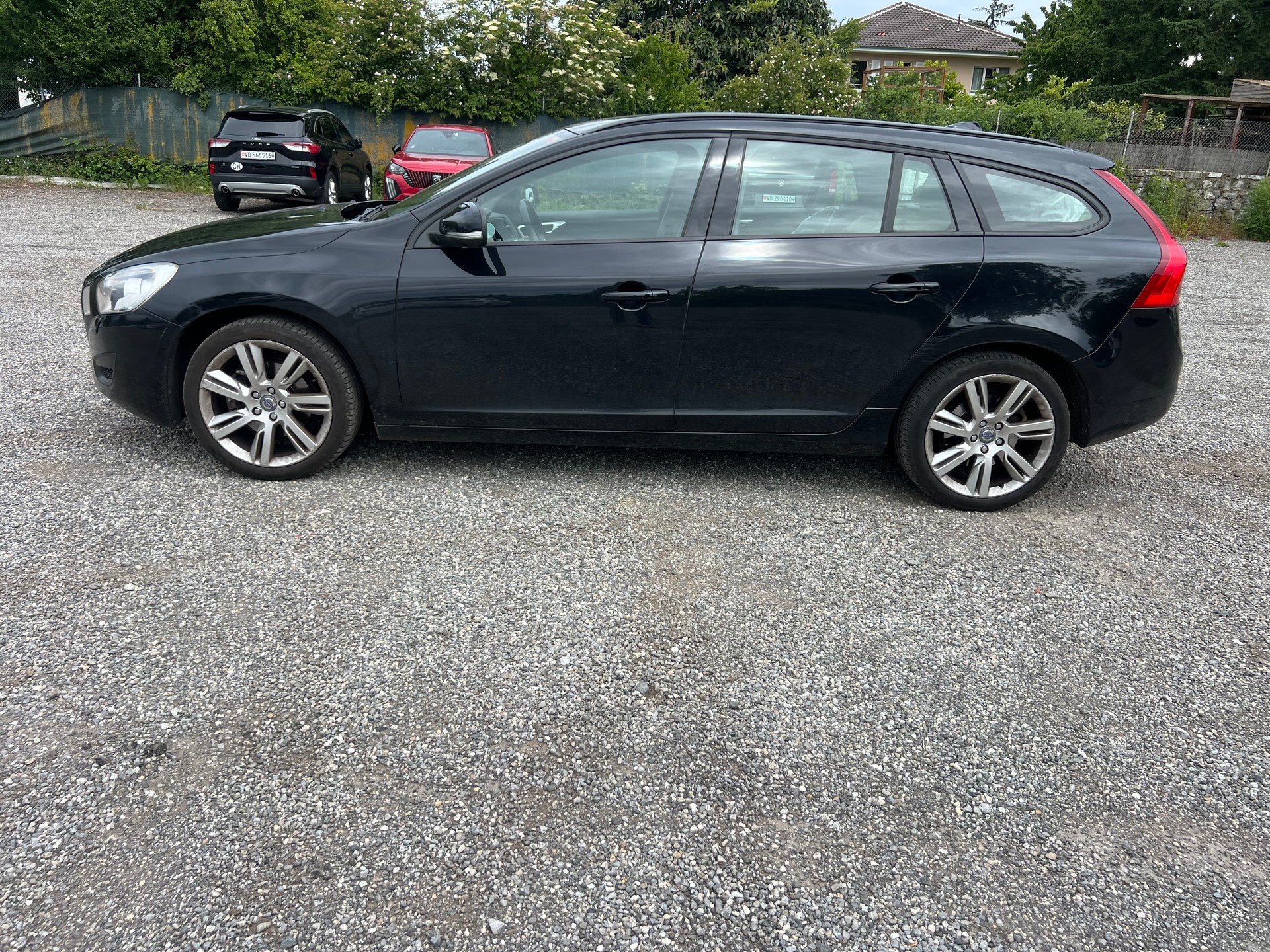 VOLVO V60 D3 Geartronic-image-2