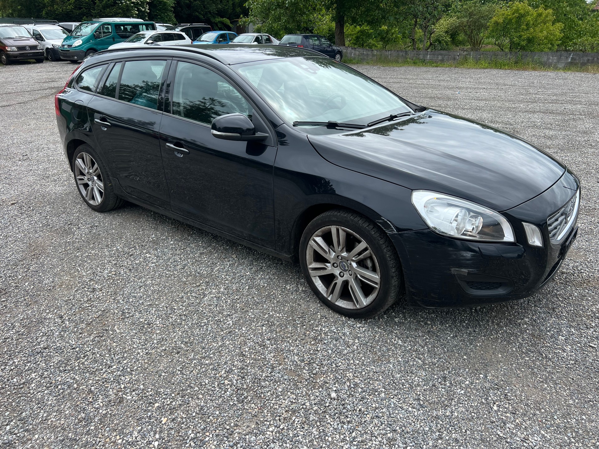 VOLVO V60 D3 Geartronic-image-7