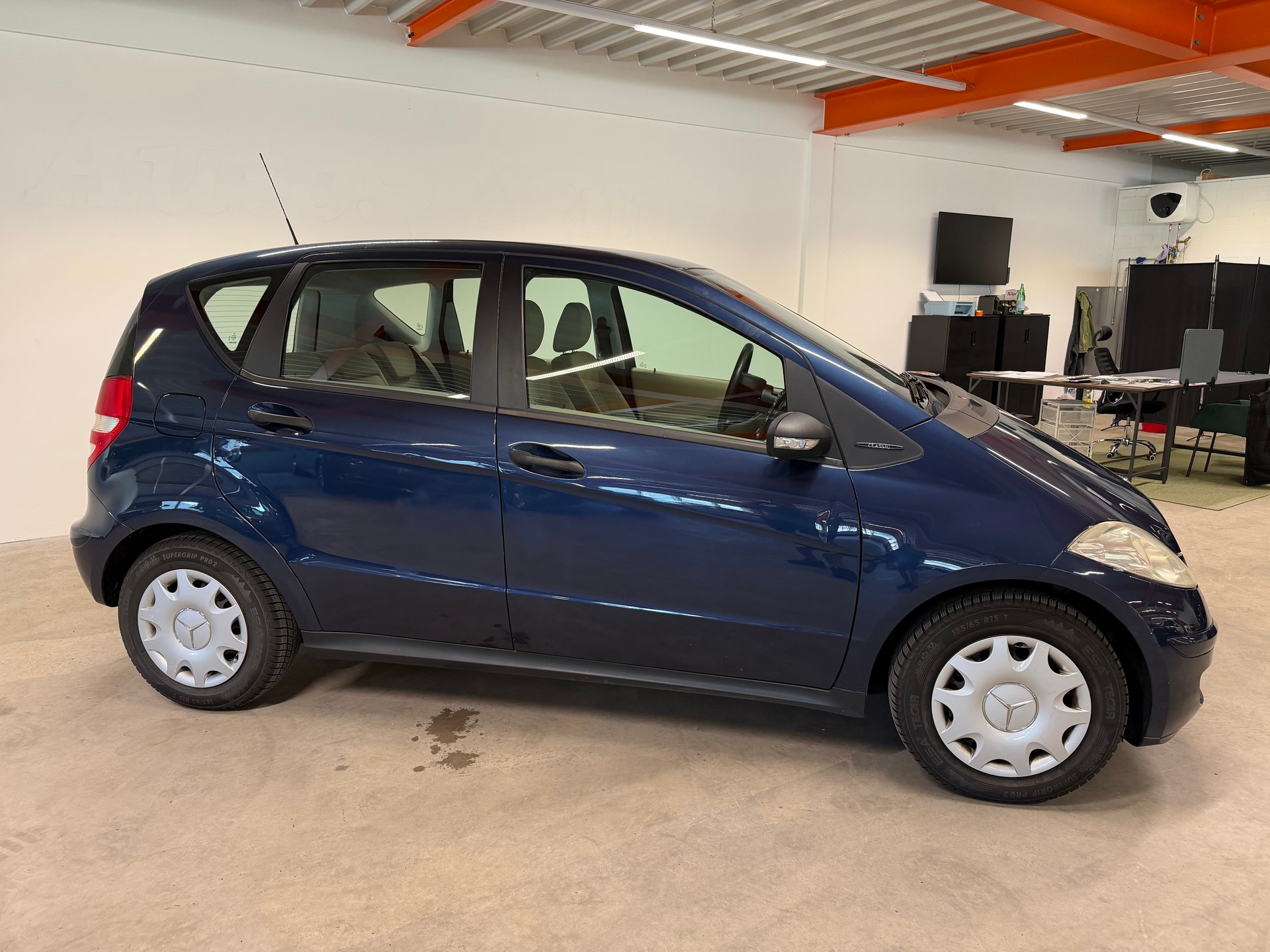 MERCEDES-BENZ A 170 Classic-showroom-element-2