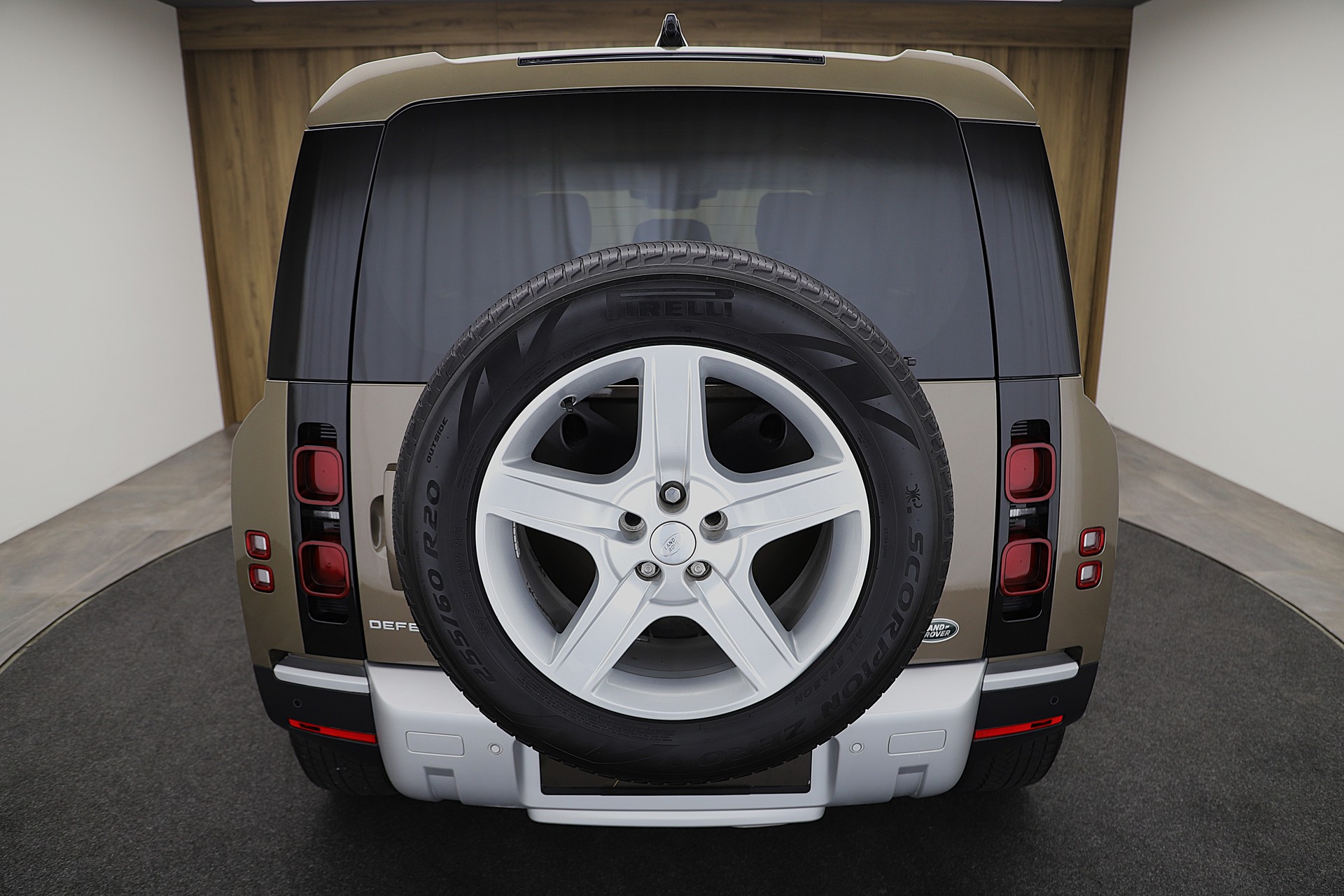 LAND ROVER Defender 110 P400e Si4 PHEV SE AT8-image-3