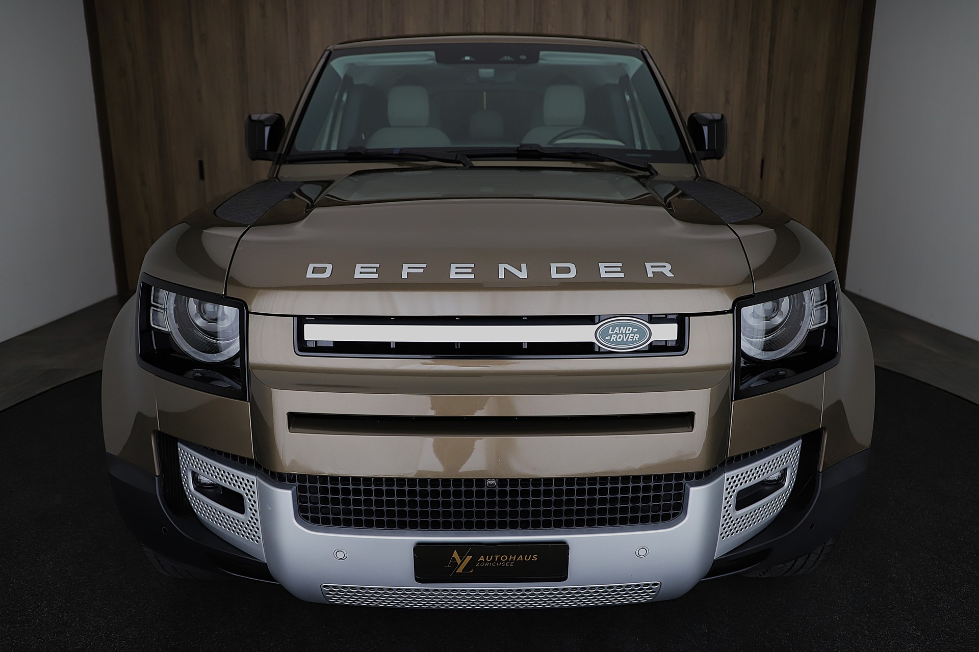 LAND ROVER Defender 110 P400e Si4 PHEV SE AT8-image-1