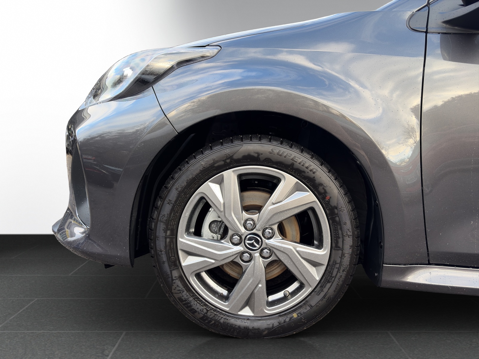 MAZDA 2 Hybrid Exclusive-line-showroom-element-3