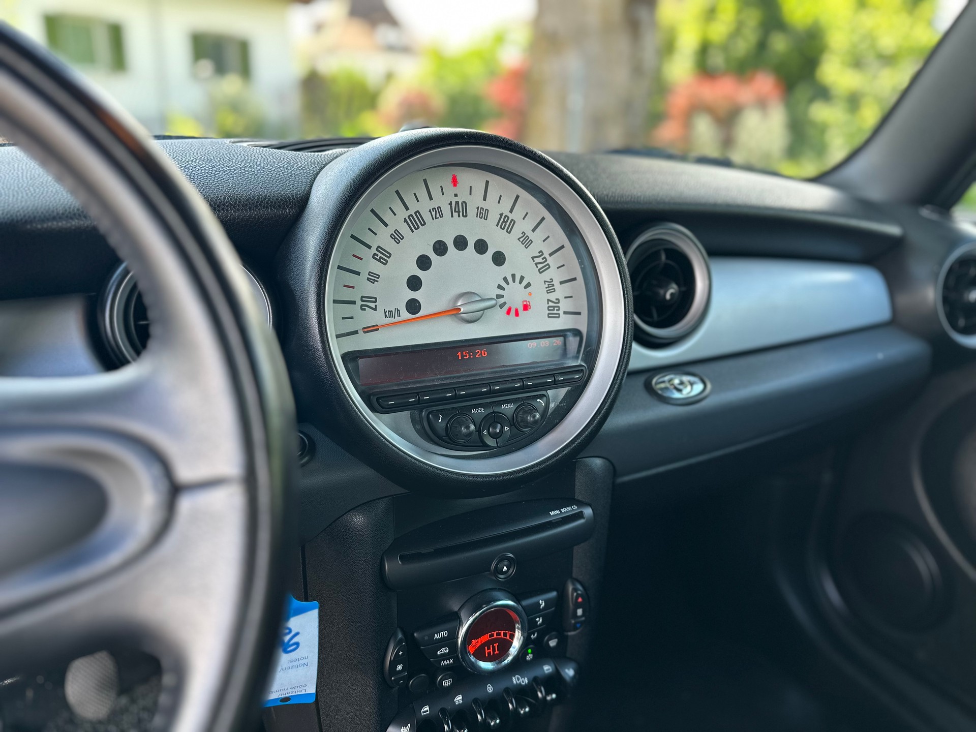 MINI One Cabriolet-image-10