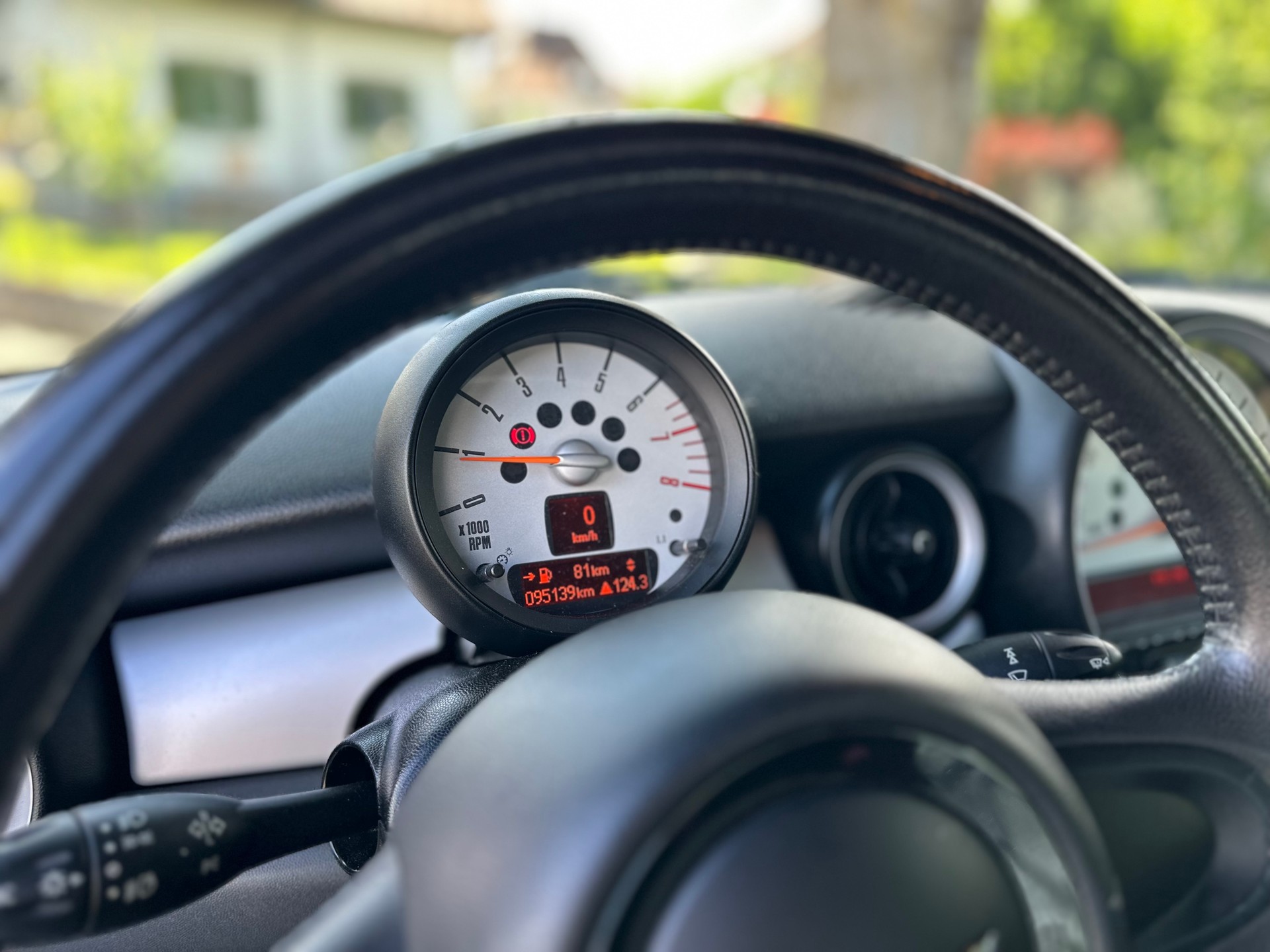 MINI One Cabriolet-image-9