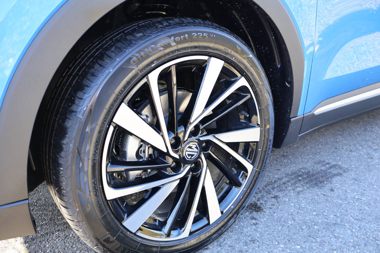 MG ZS 1.5 Hybrid+ Luxury-image-10