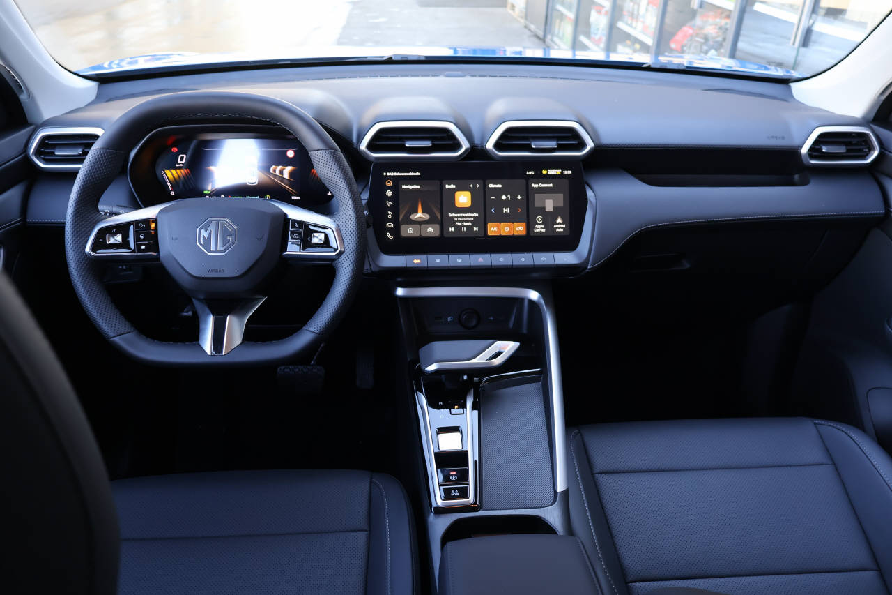MG ZS 1.5 Hybrid+ Luxury-image-11