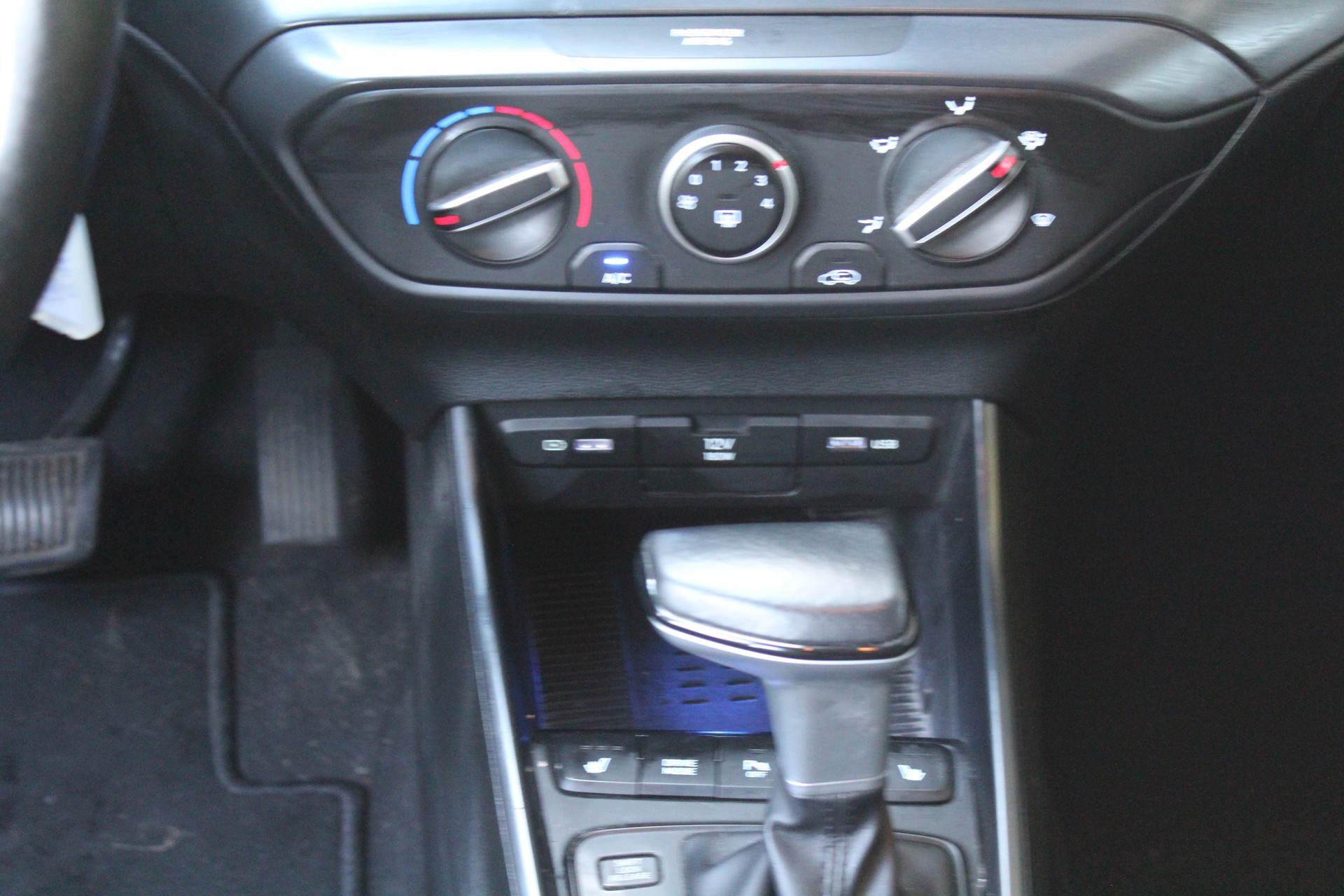 HYUNDAI i20 1.0 T-GDi Amplia DCT-image-15