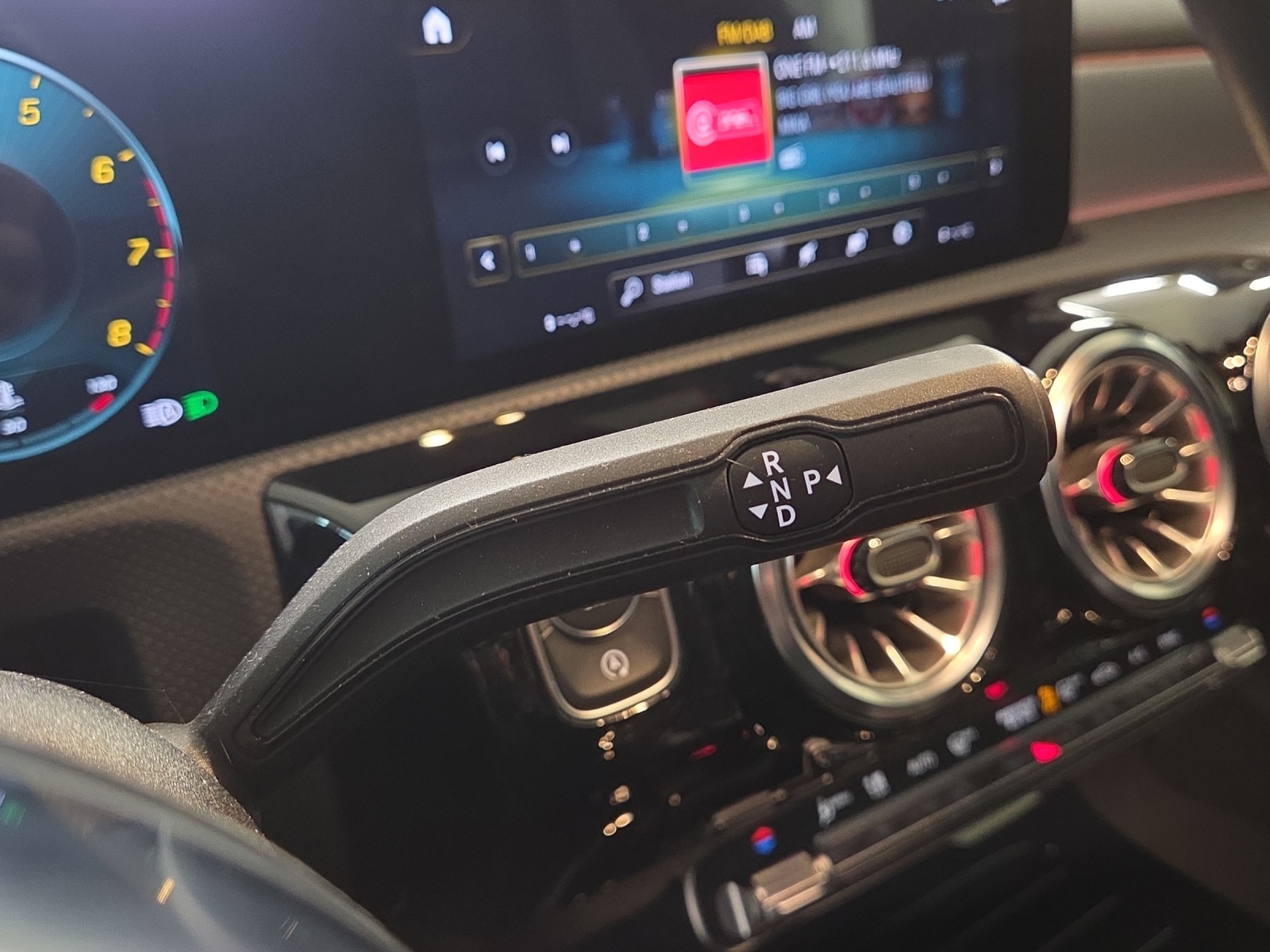 MERCEDES-BENZ CLA SB 250 AMG Line 4M 7G-image-16