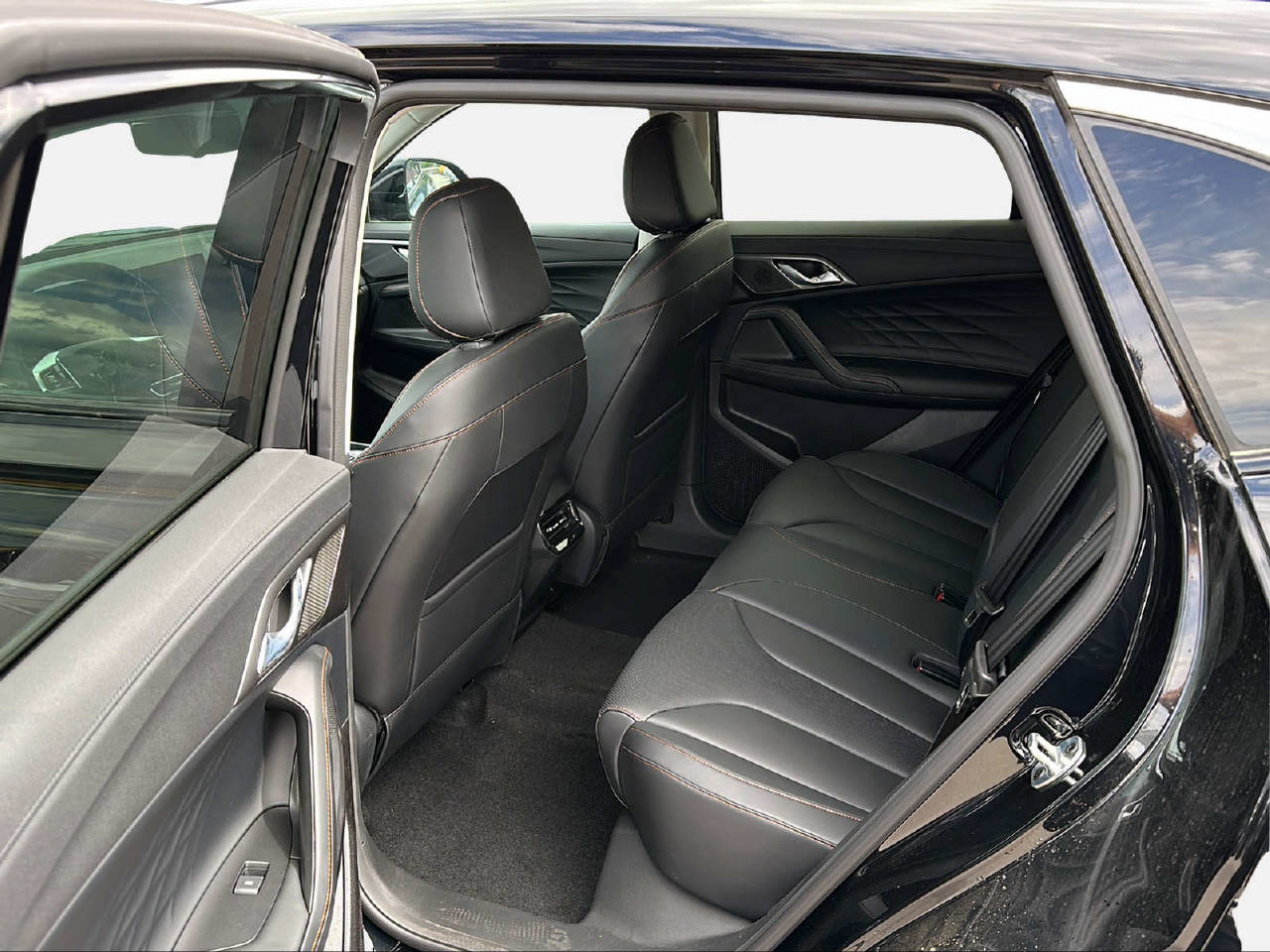 MG HS 1.5 Hybrid Luxury-image-11