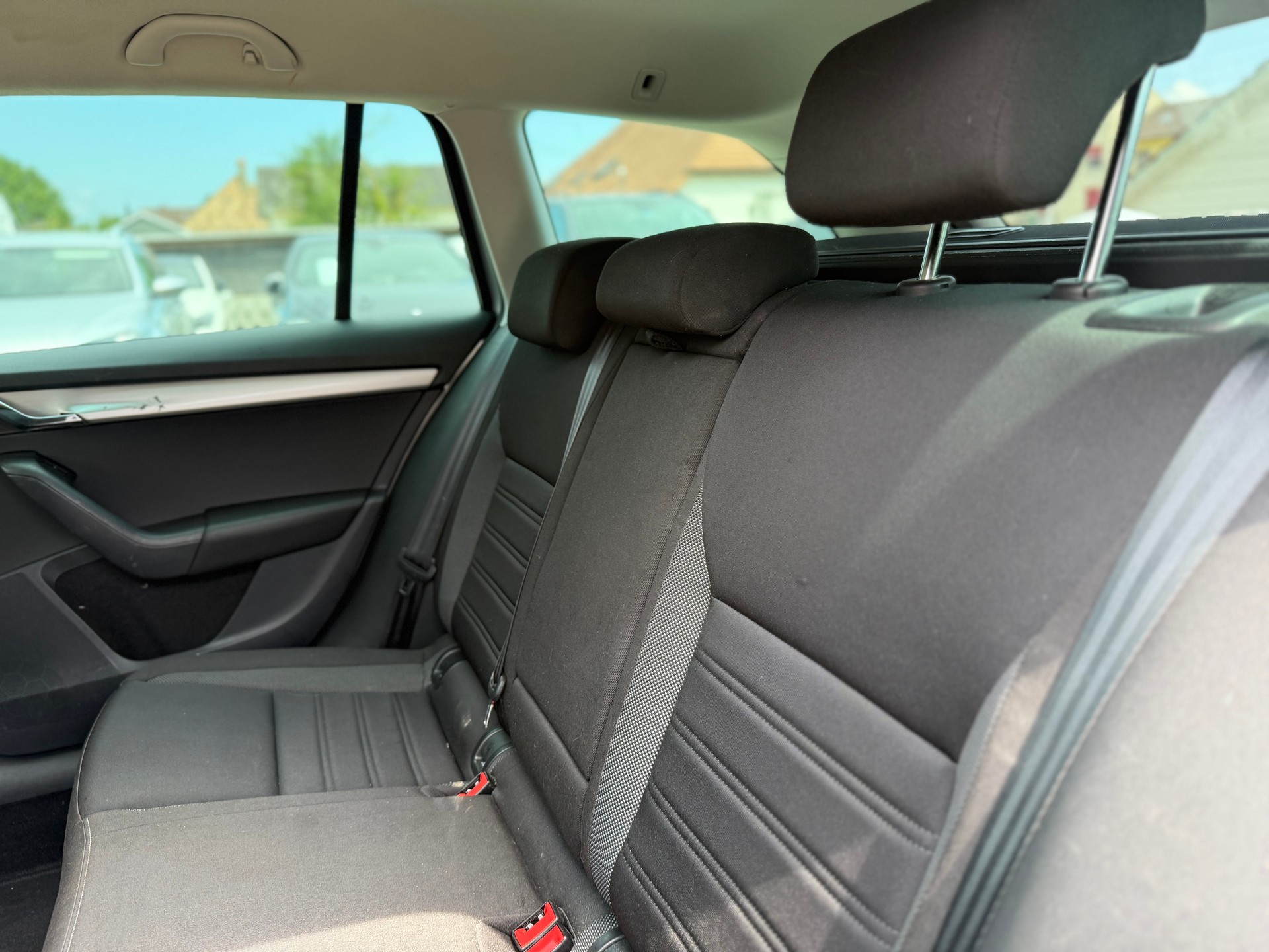 SKODA Octavia Combi 2.0 TDI Ambition 4x4 DSG-image-15