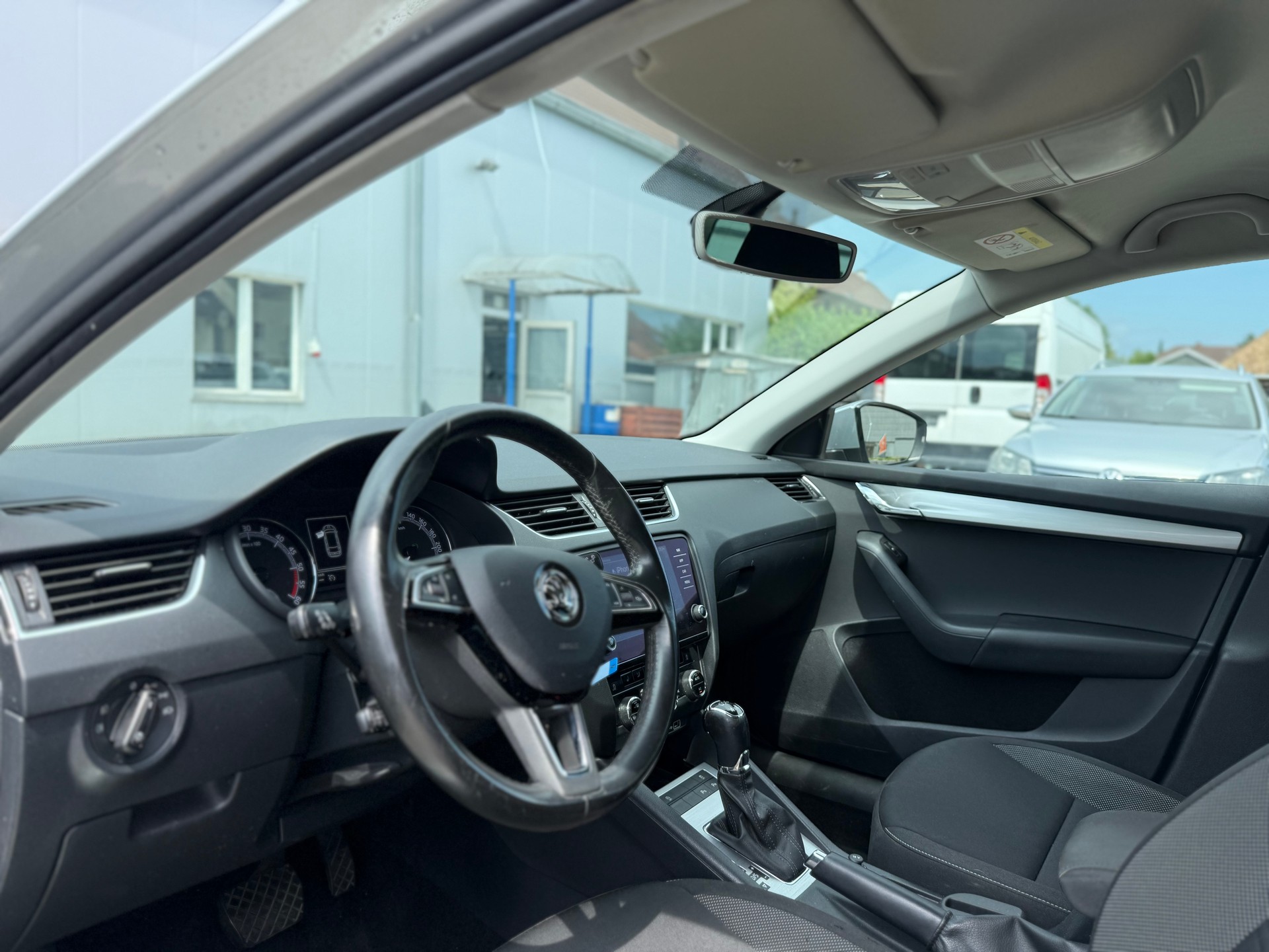 SKODA Octavia Combi 2.0 TDI Ambition 4x4 DSG-image-12